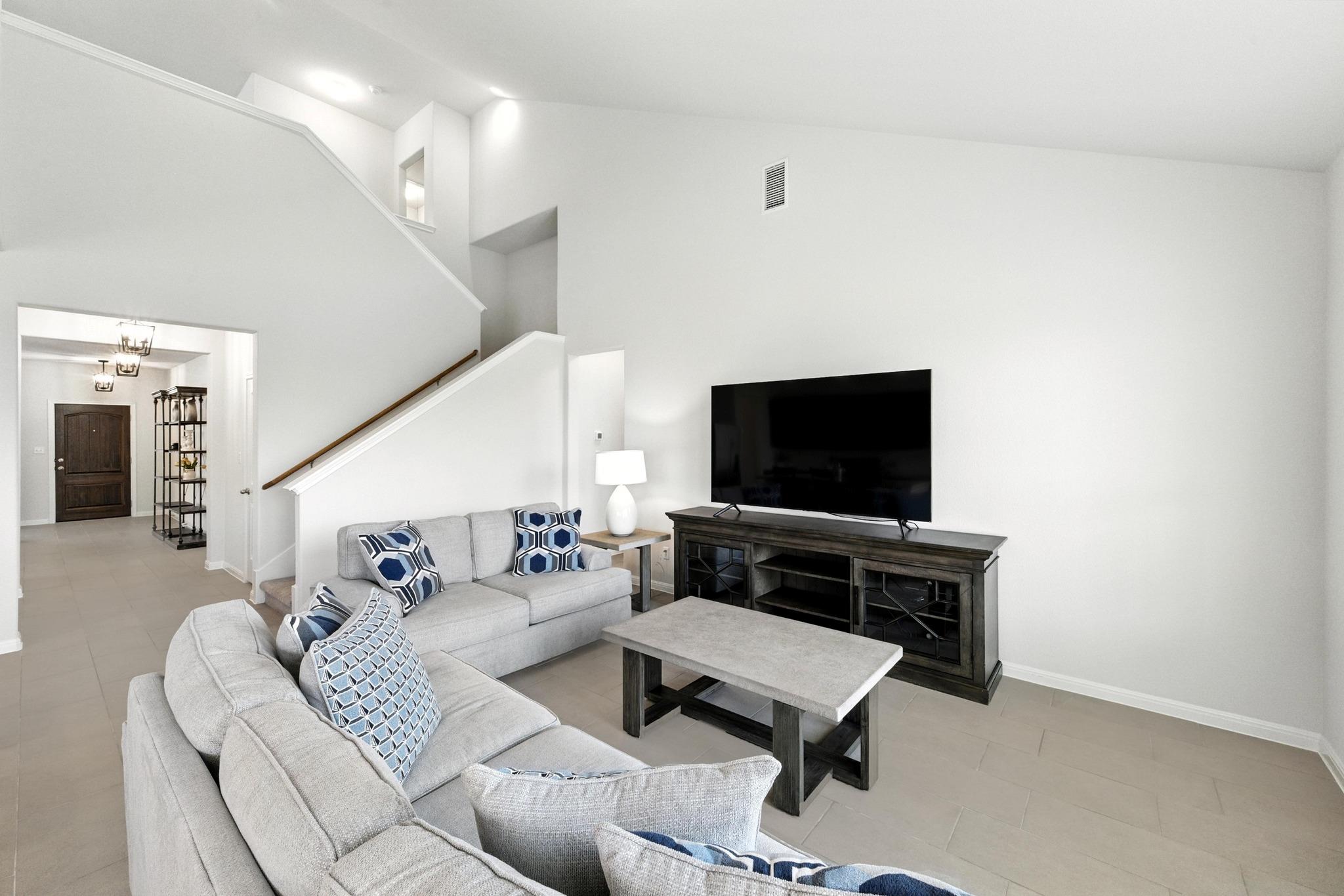 901 S San Marcos St Property Photo 9