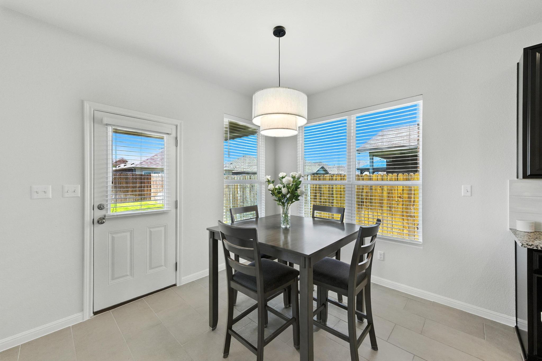 901 S San Marcos St Property Photo 11