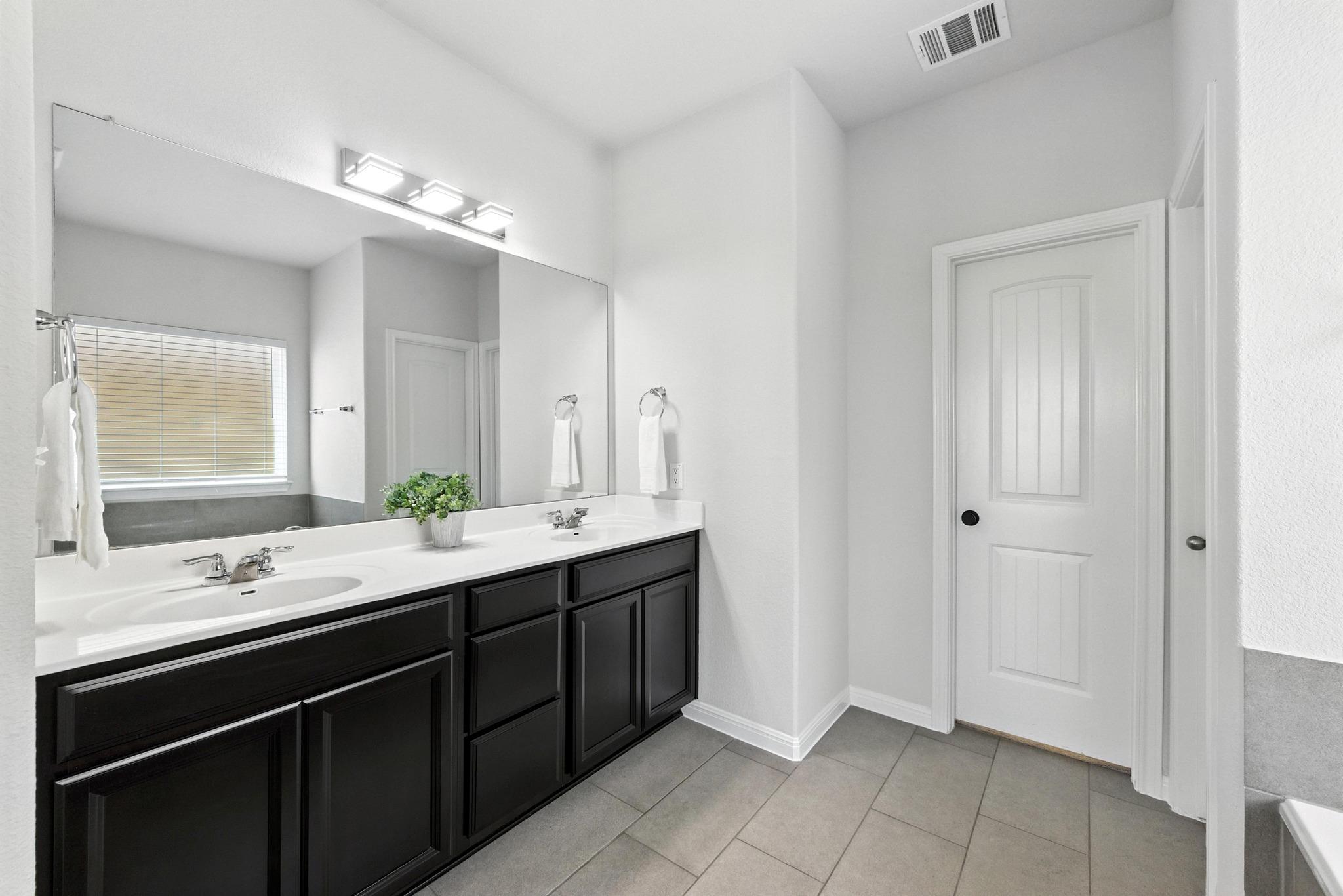 901 S San Marcos St Property Photo 20