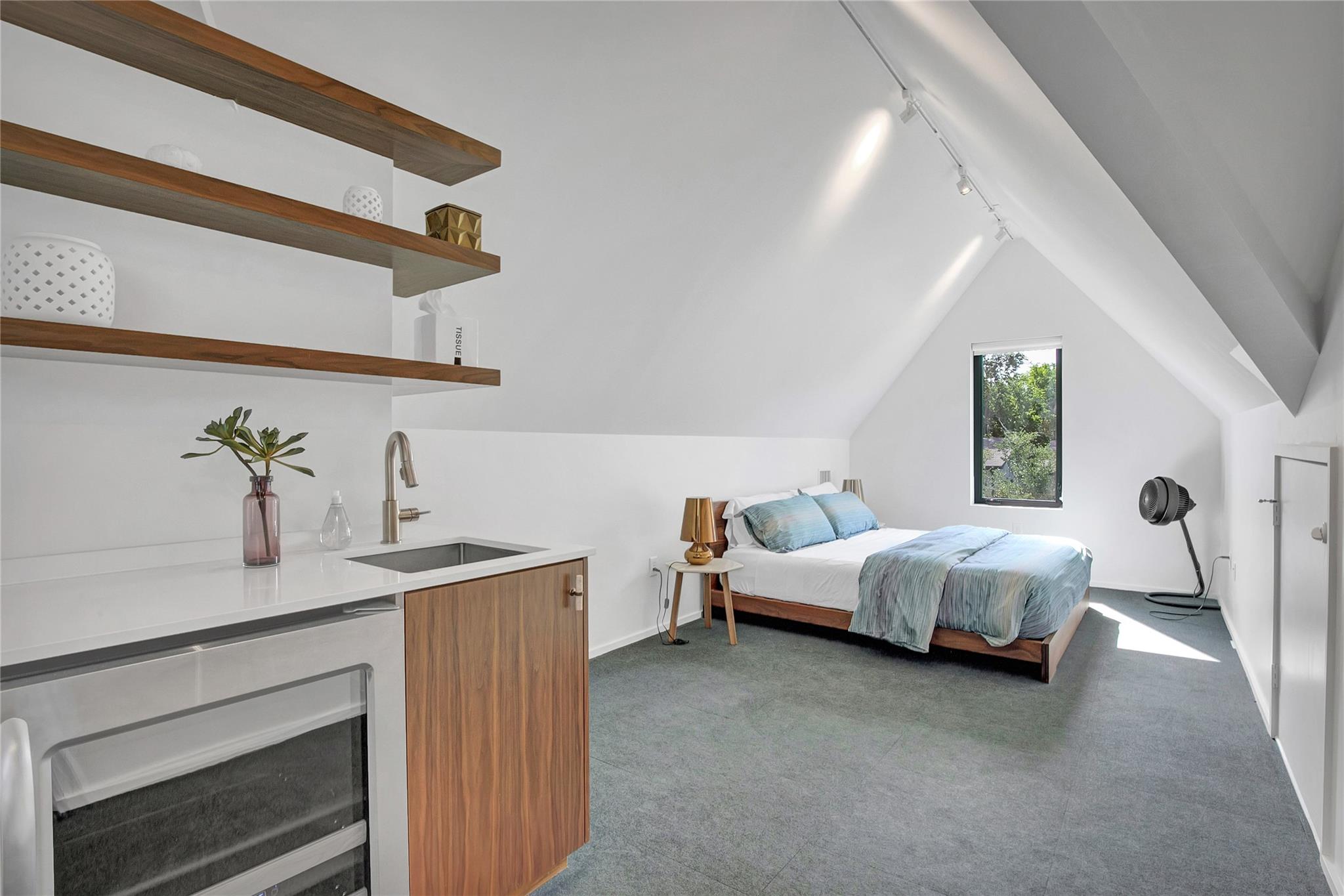 52 Waller St #a Property Photo 3
