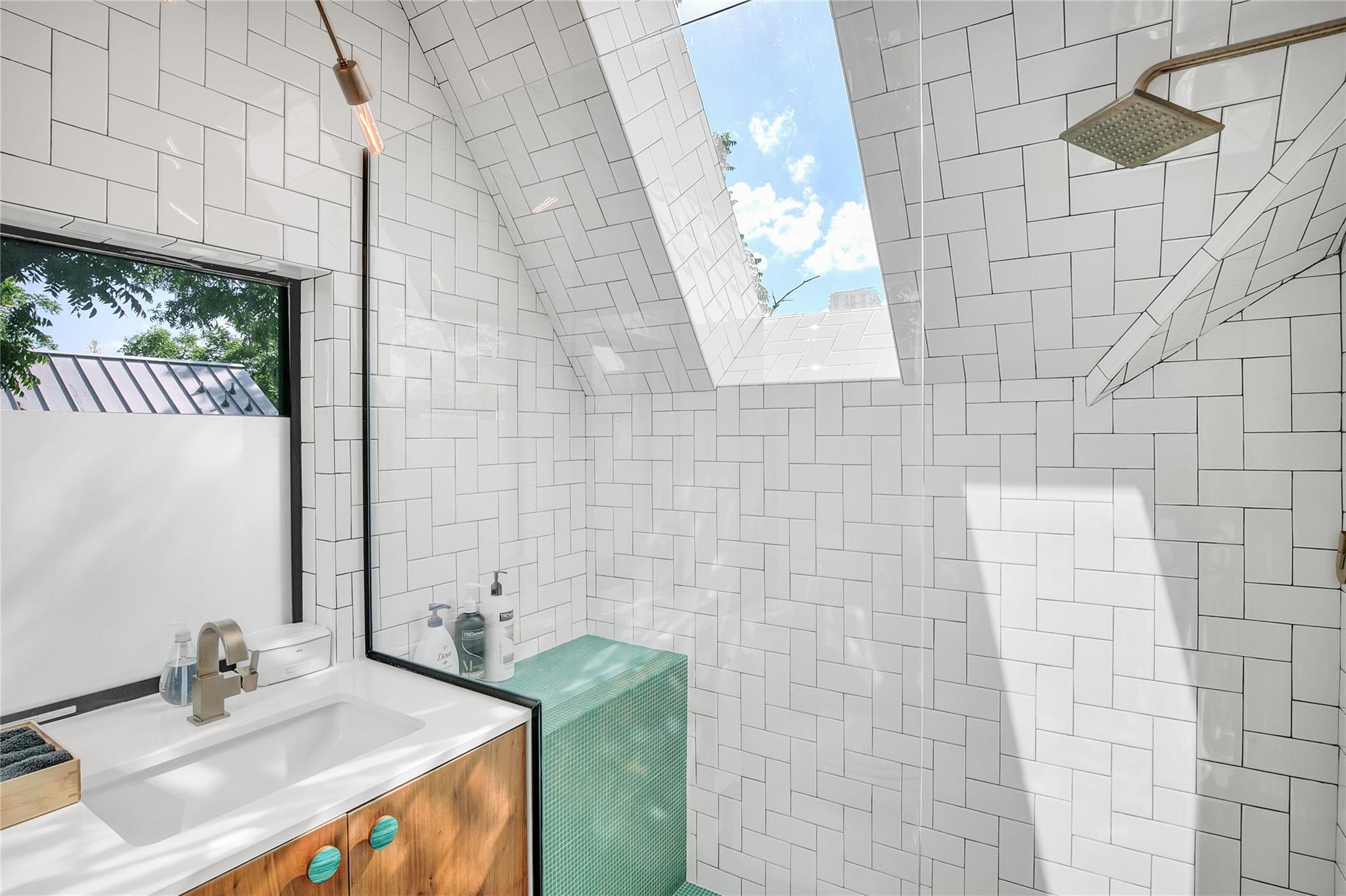 52 Waller St #a Property Photo 6