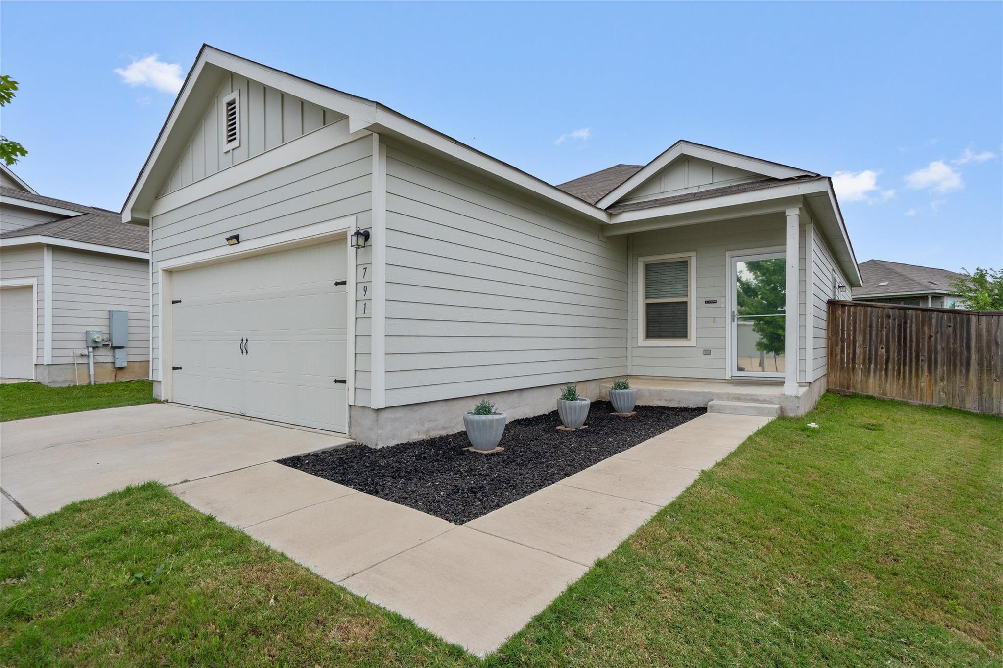 791 Circle Way Property Photo 1