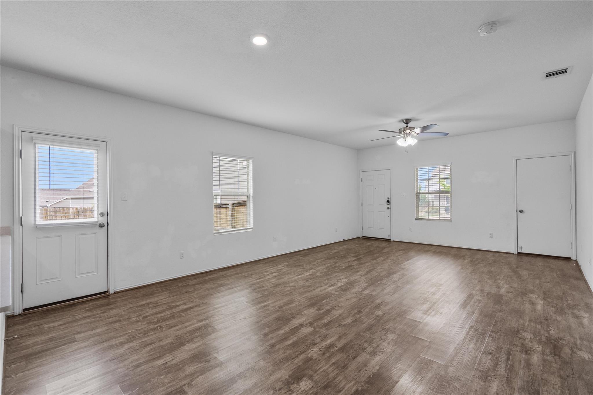 791 Circle Way Property Photo 5