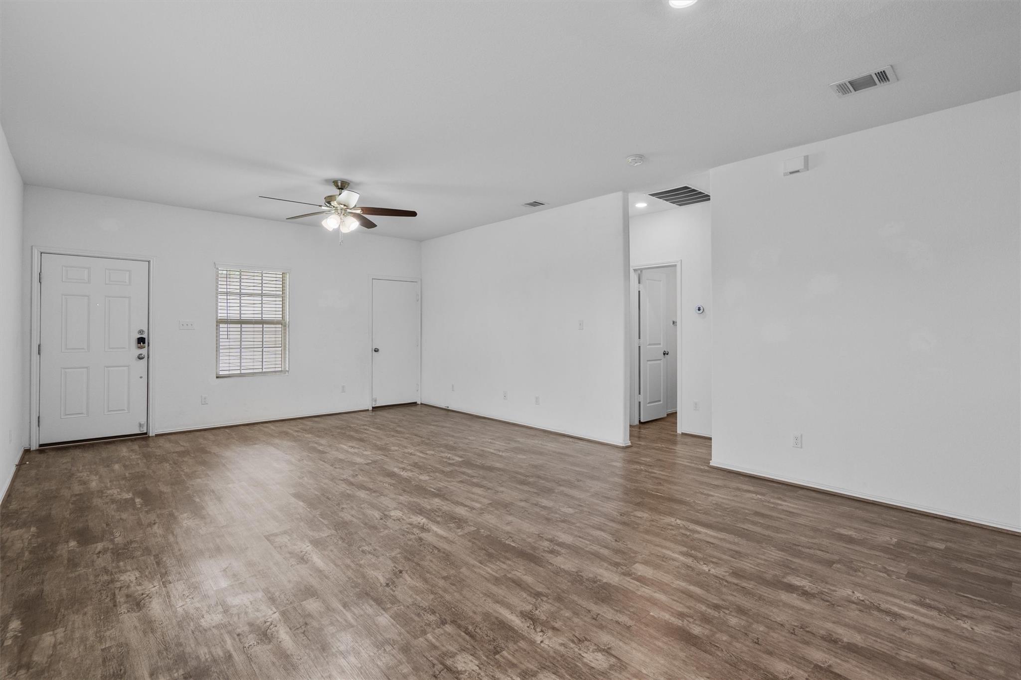 791 Circle Way Property Photo 6