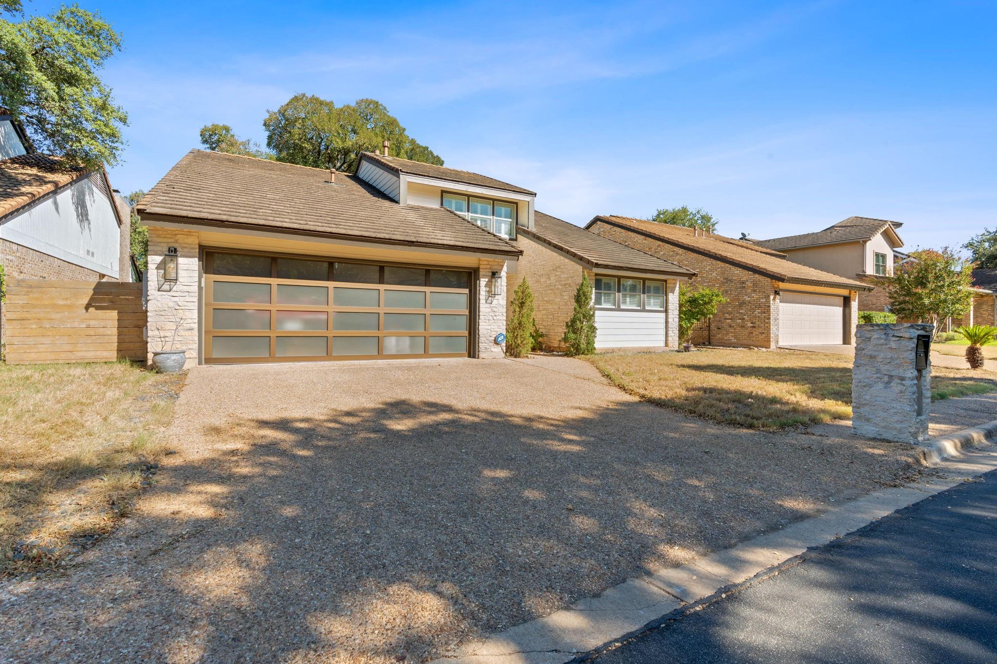 10707 Legends Ln Property Photo 5