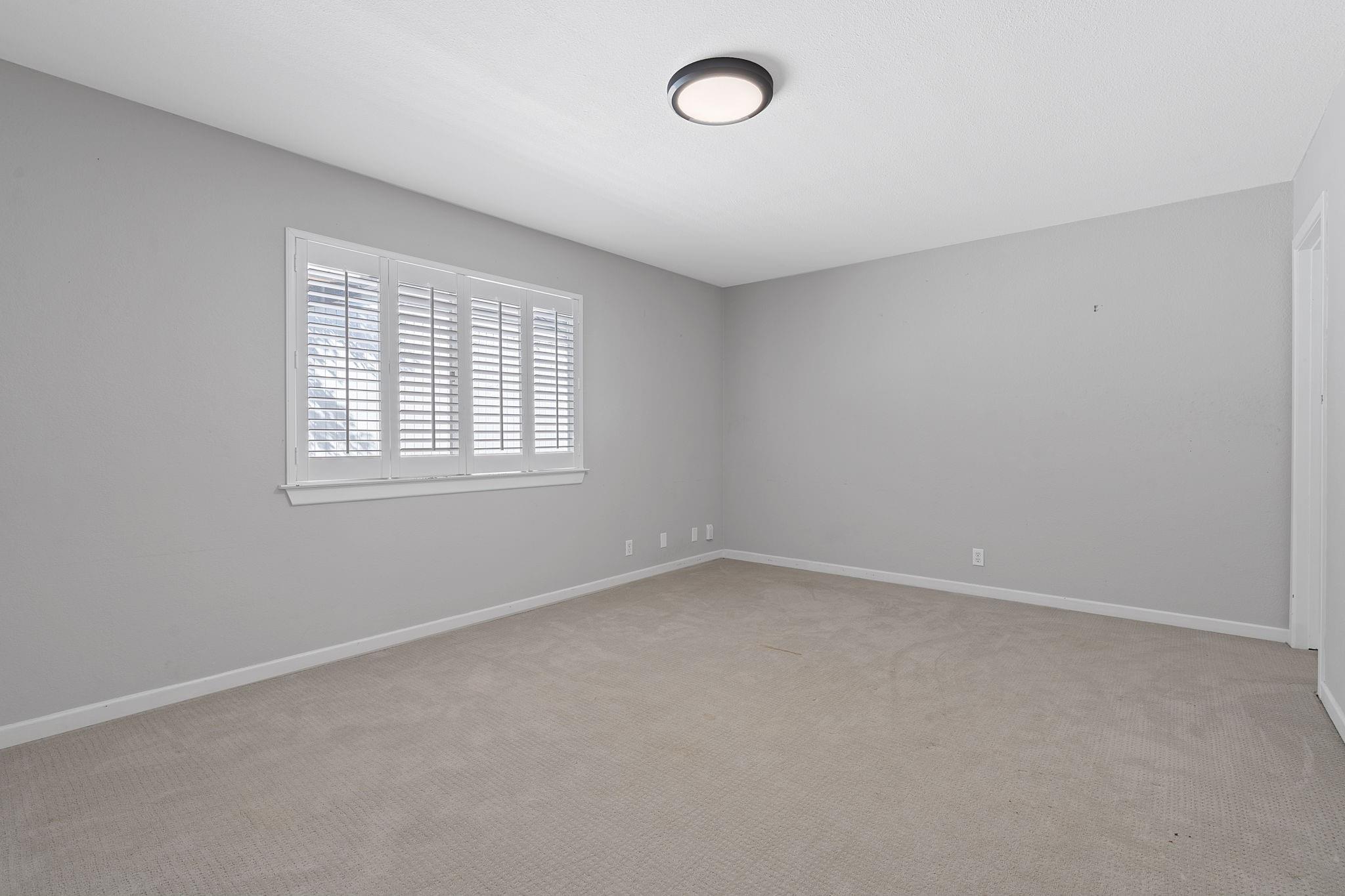 10707 Legends Ln Property Photo 19