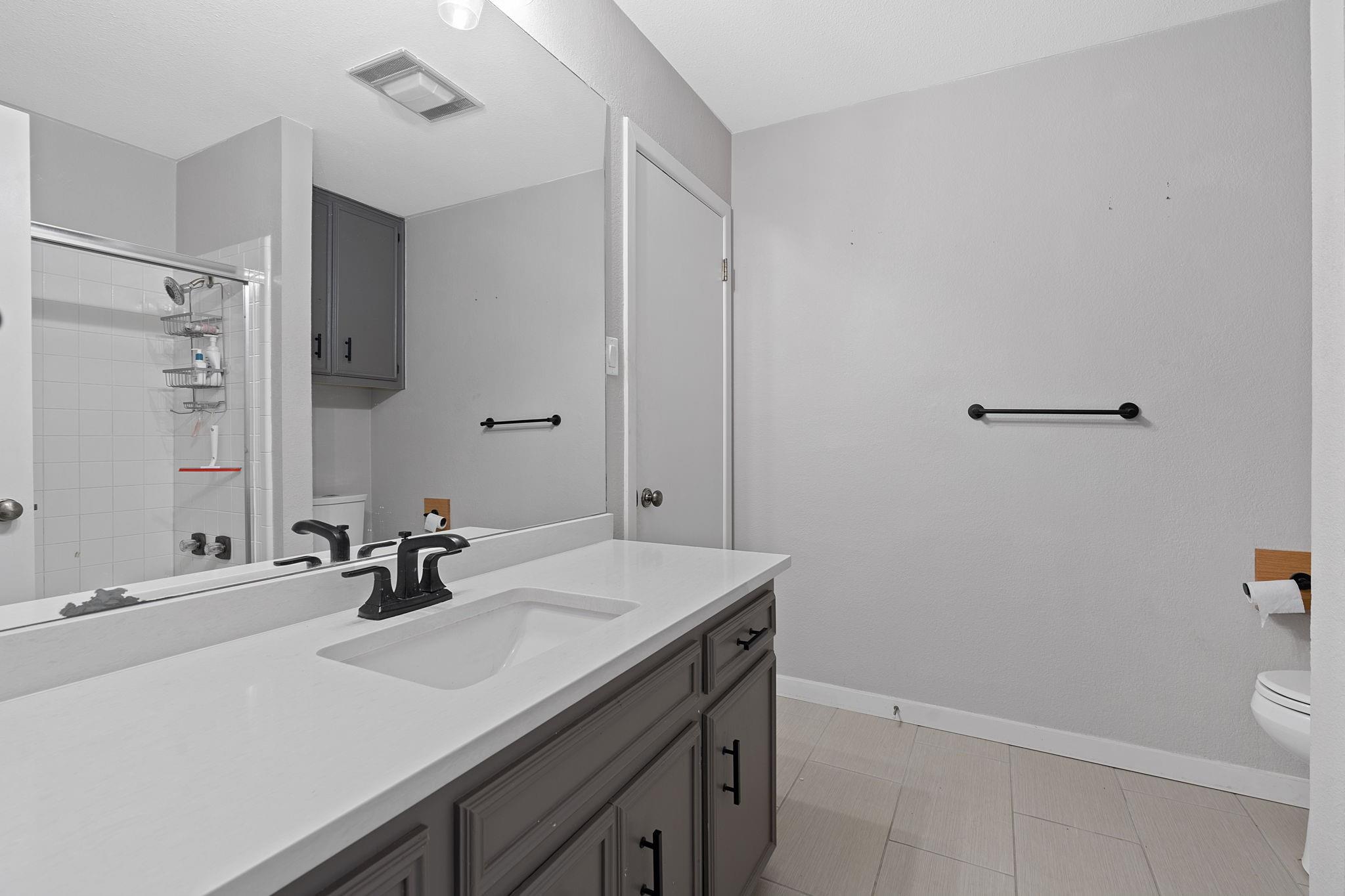 10707 Legends Ln Property Photo 20