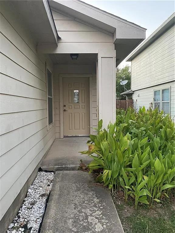 1420 Poppy Seed Ln Property Photo 2