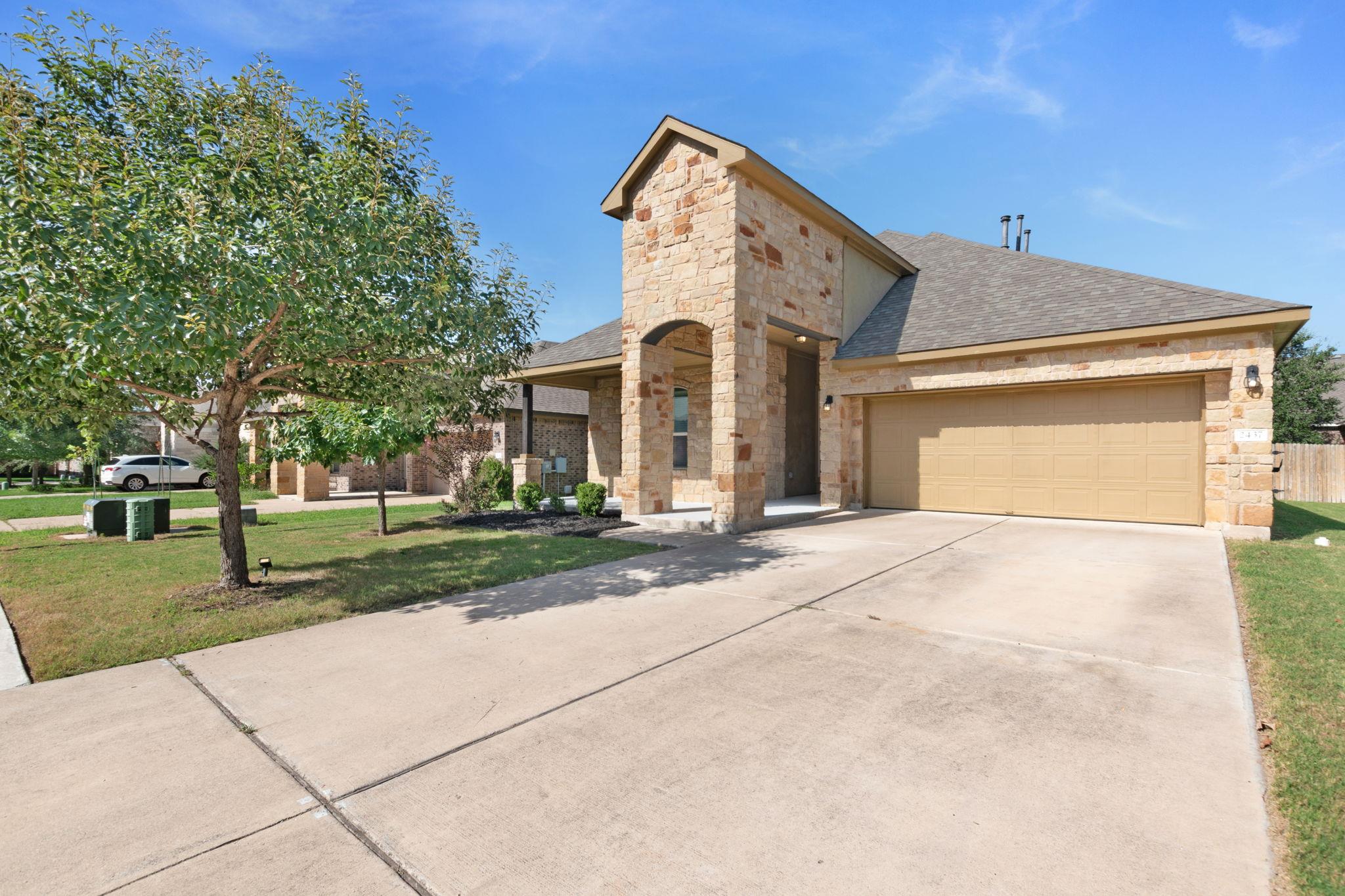 2437 Lyla Ln Property Photo 1