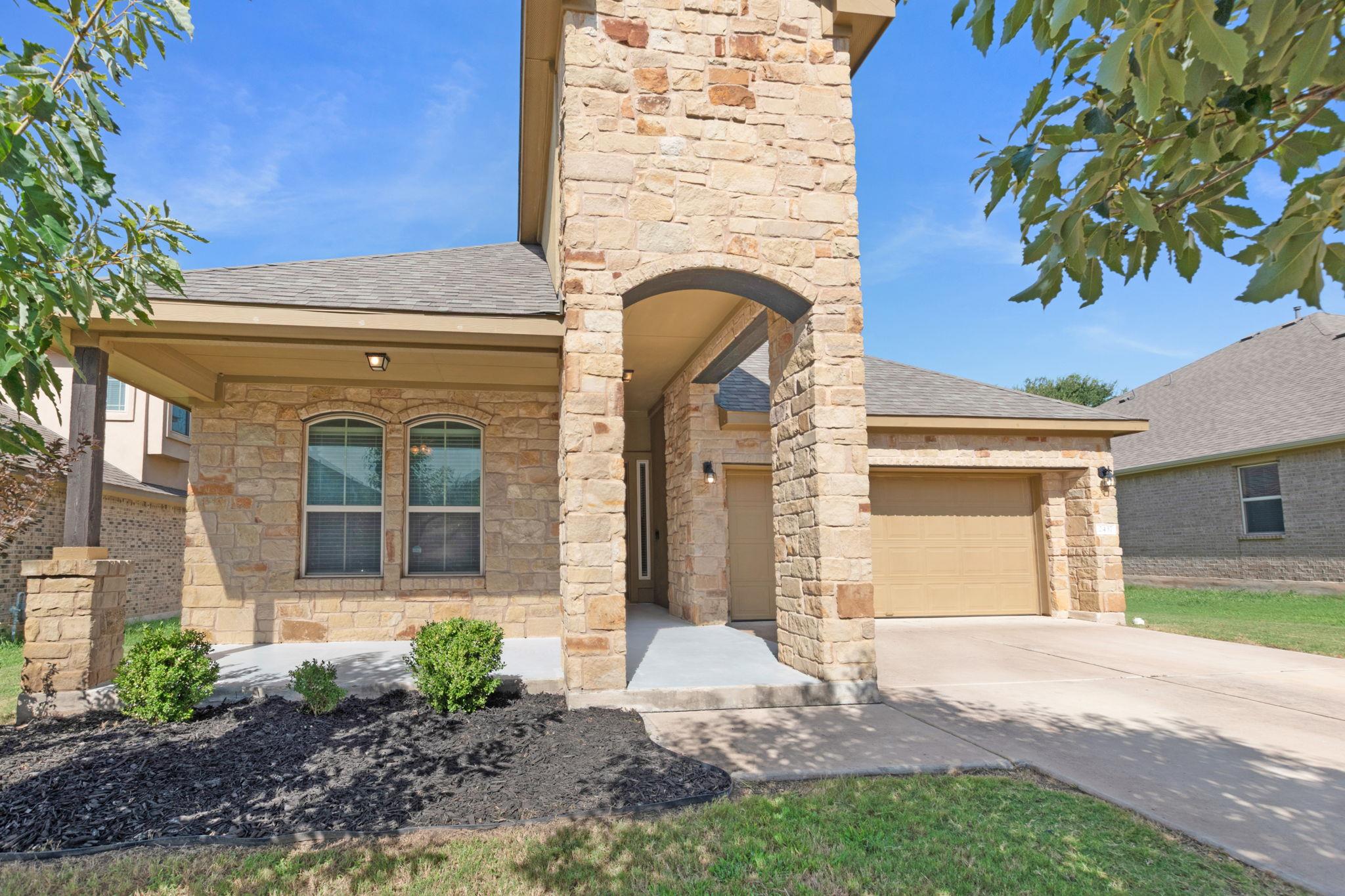 2437 Lyla Ln Property Photo 2