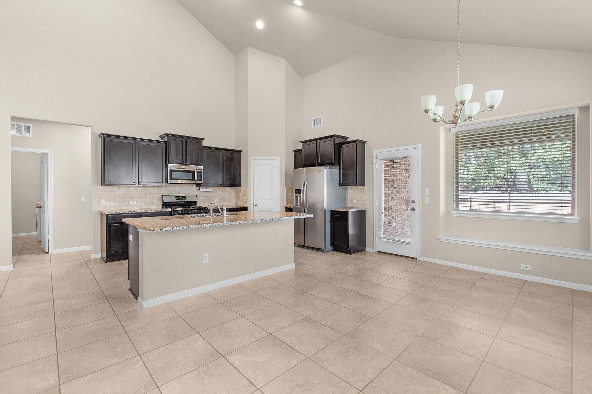 2437 Lyla Ln Property Photo 6