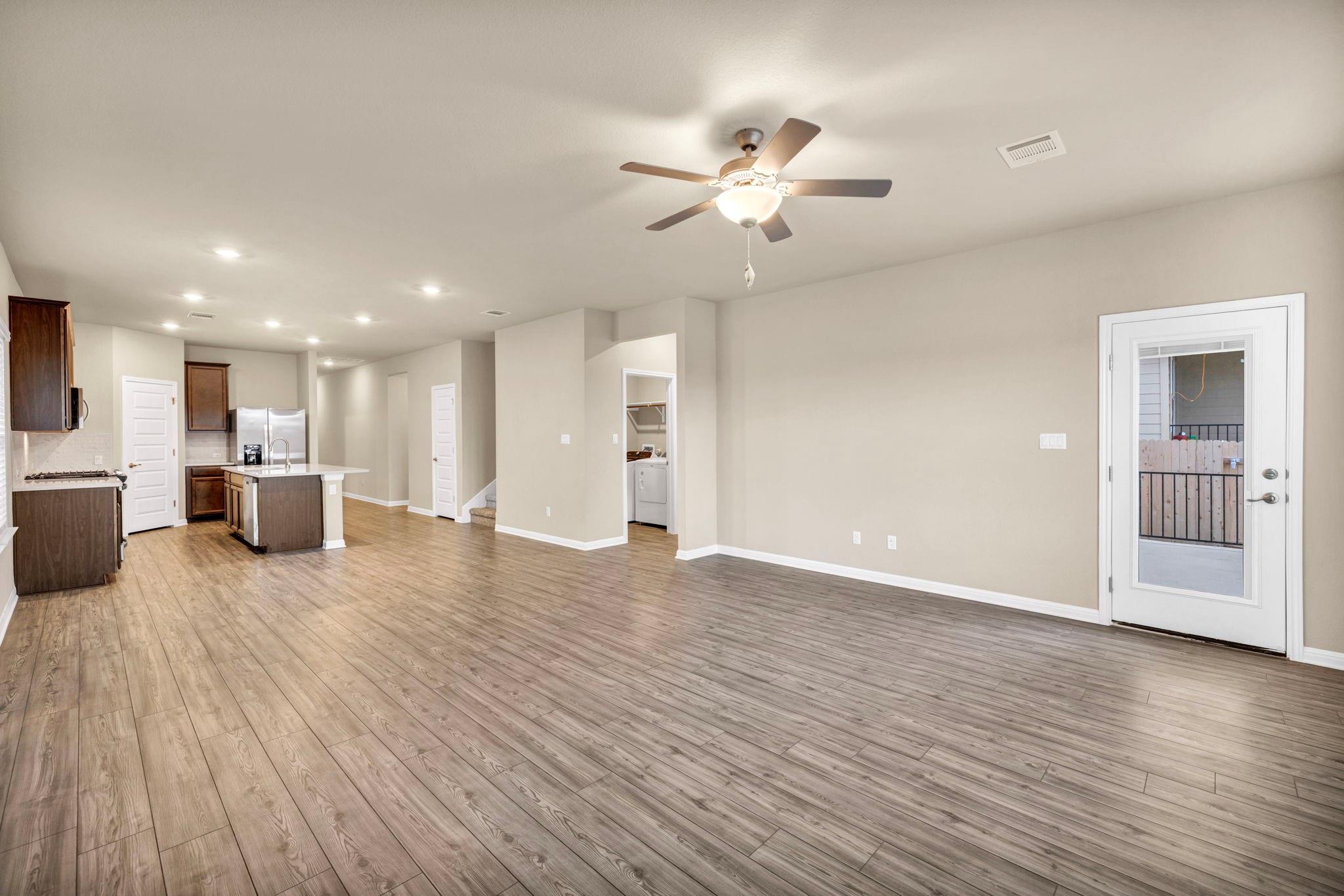 233 El Capitan Loop Property Photo 5