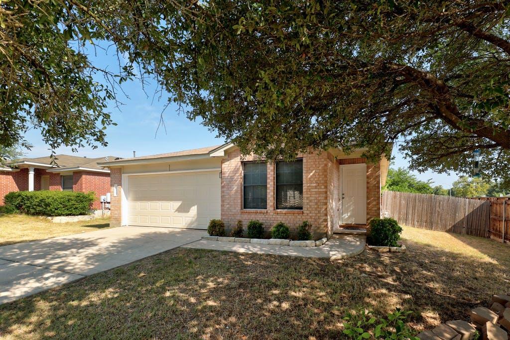 207 Lombard Dr Property Photo 1