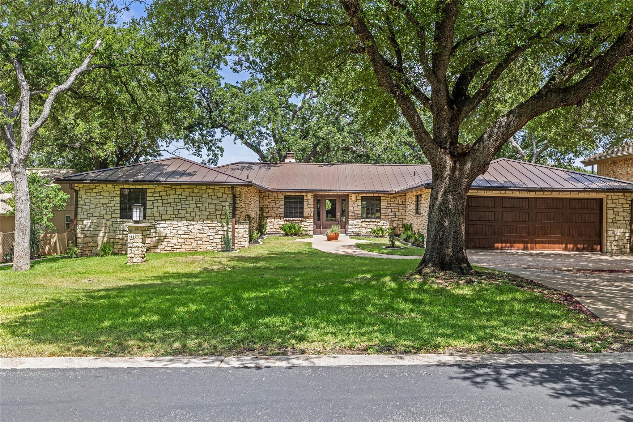 413 Silver Spur Property Photo 3