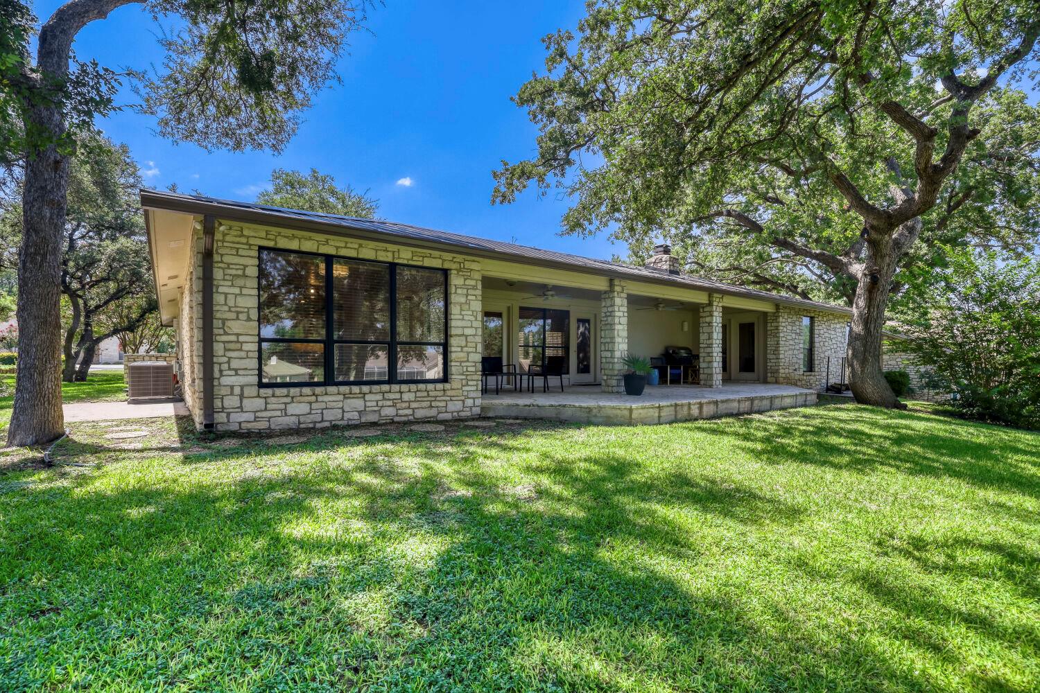 413 Silver Spur Property Photo 6