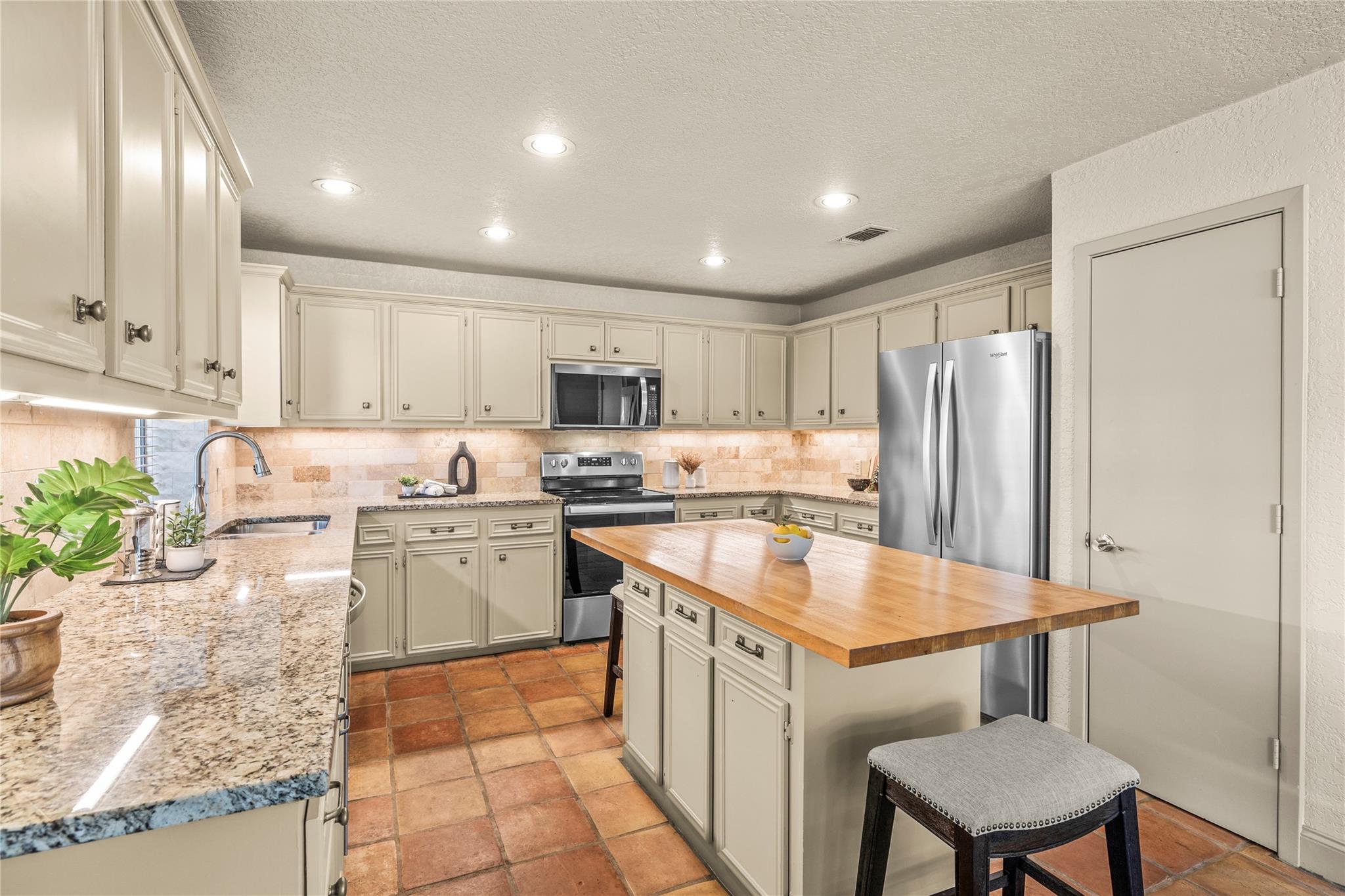 413 Silver Spur Property Photo 14