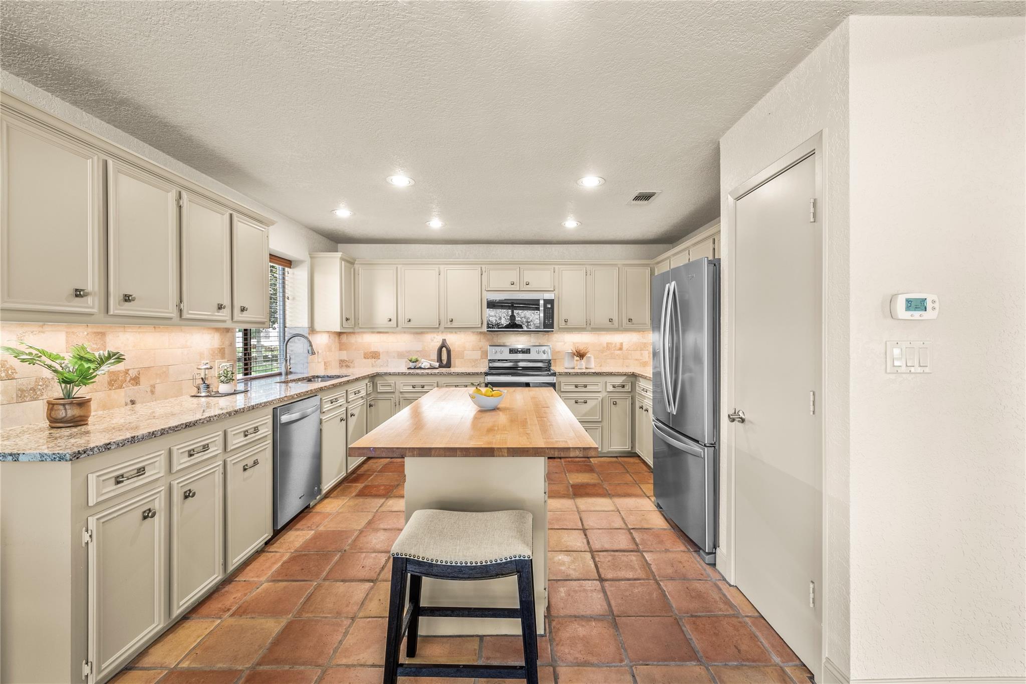 413 Silver Spur Property Photo 15