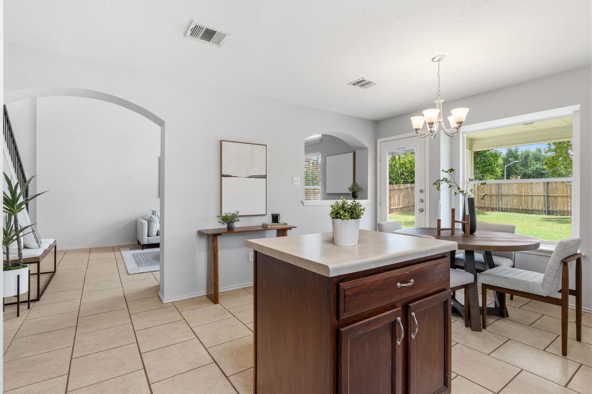560 Woodsorrel Way Property Photo 9