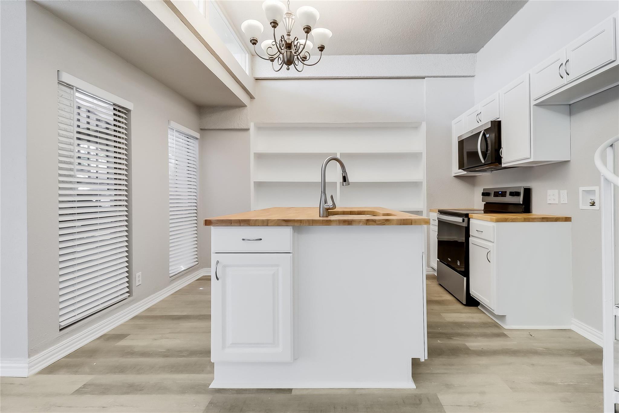 5918 Lago Vista Way #D33 Property Photo 1