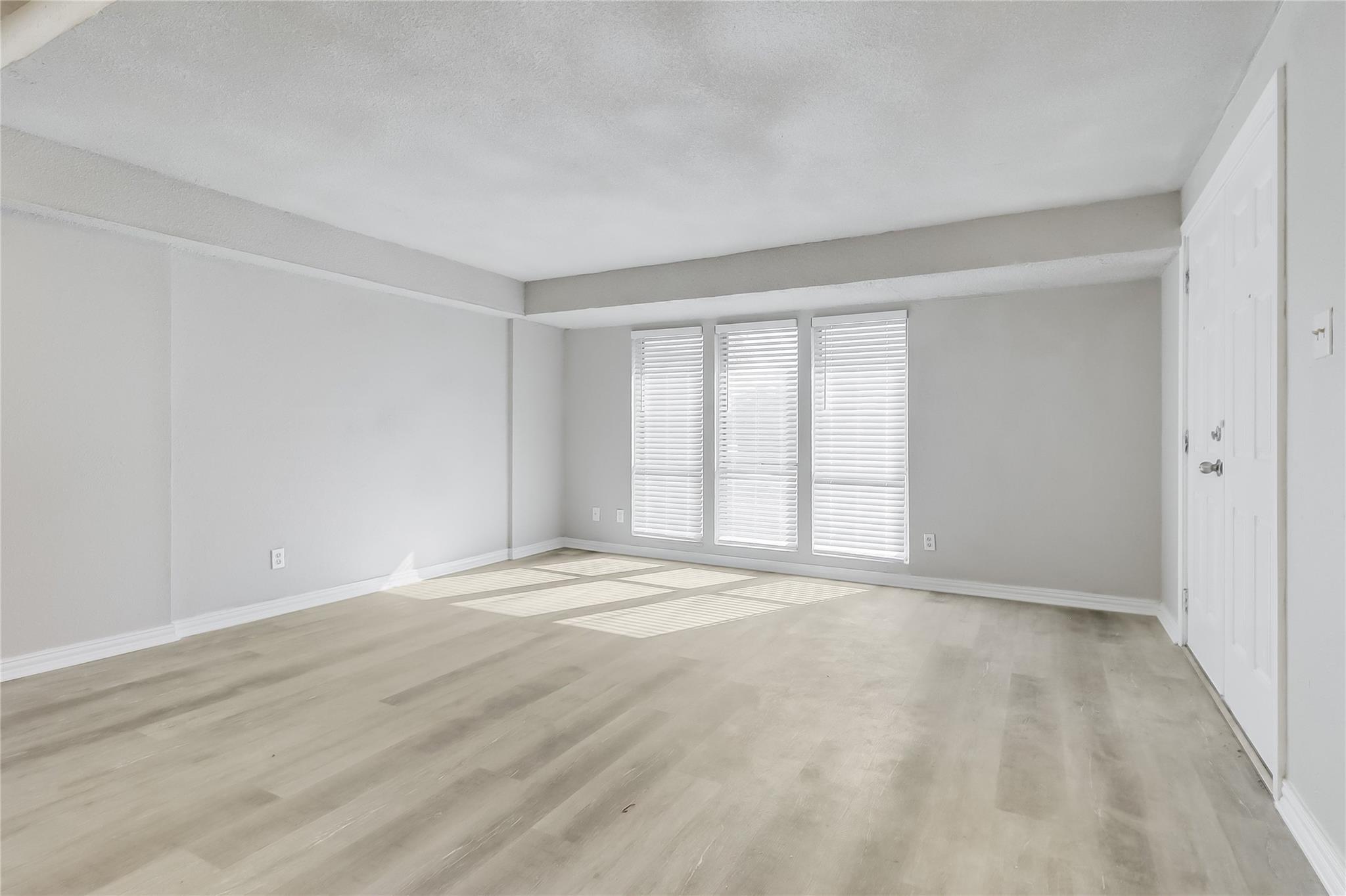 5918 Lago Vista Way #d33 Property Photo 5