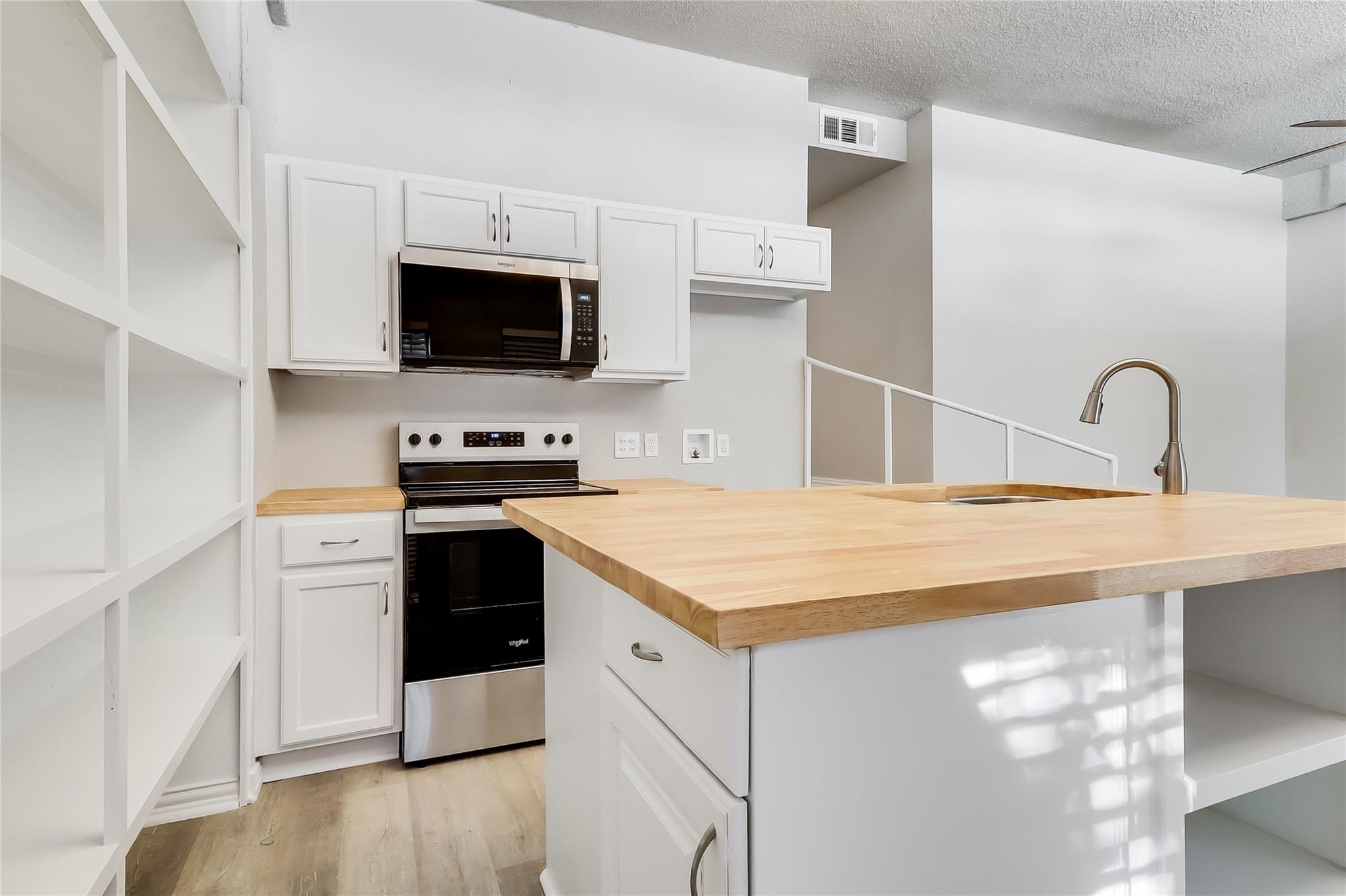5918 Lago Vista Way #d33 Property Photo 6