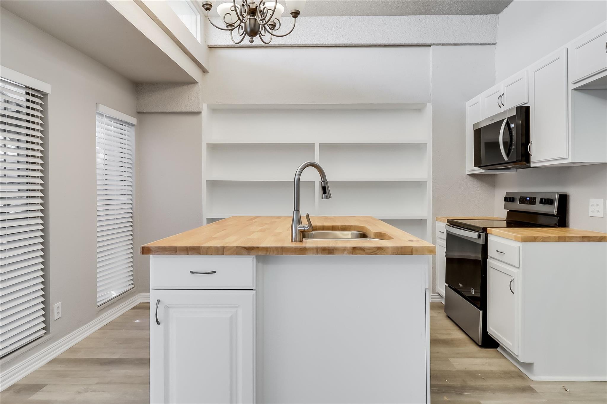 5918 Lago Vista Way #d33 Property Photo 8