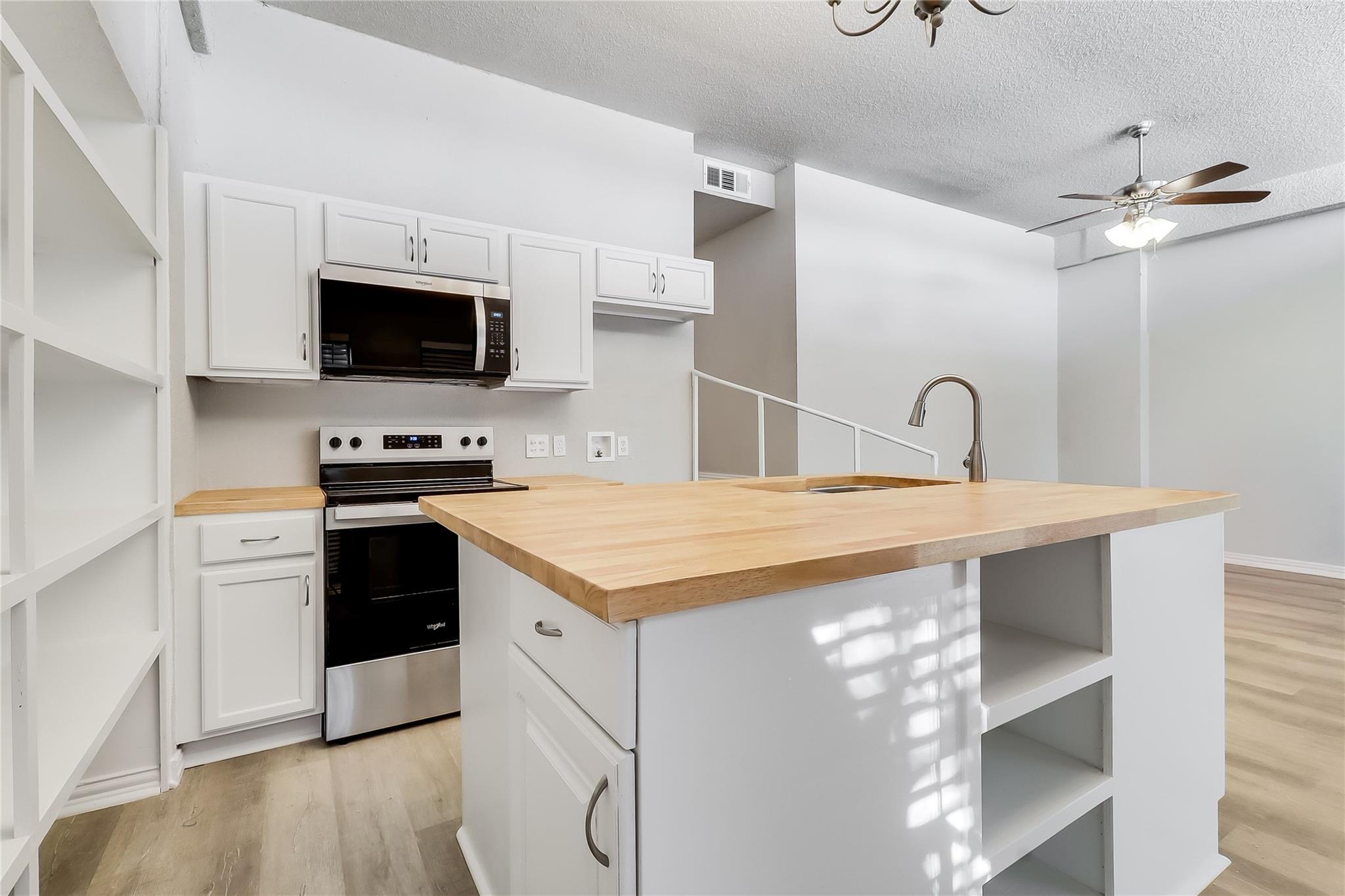 5918 Lago Vista Way #d33 Property Photo 9