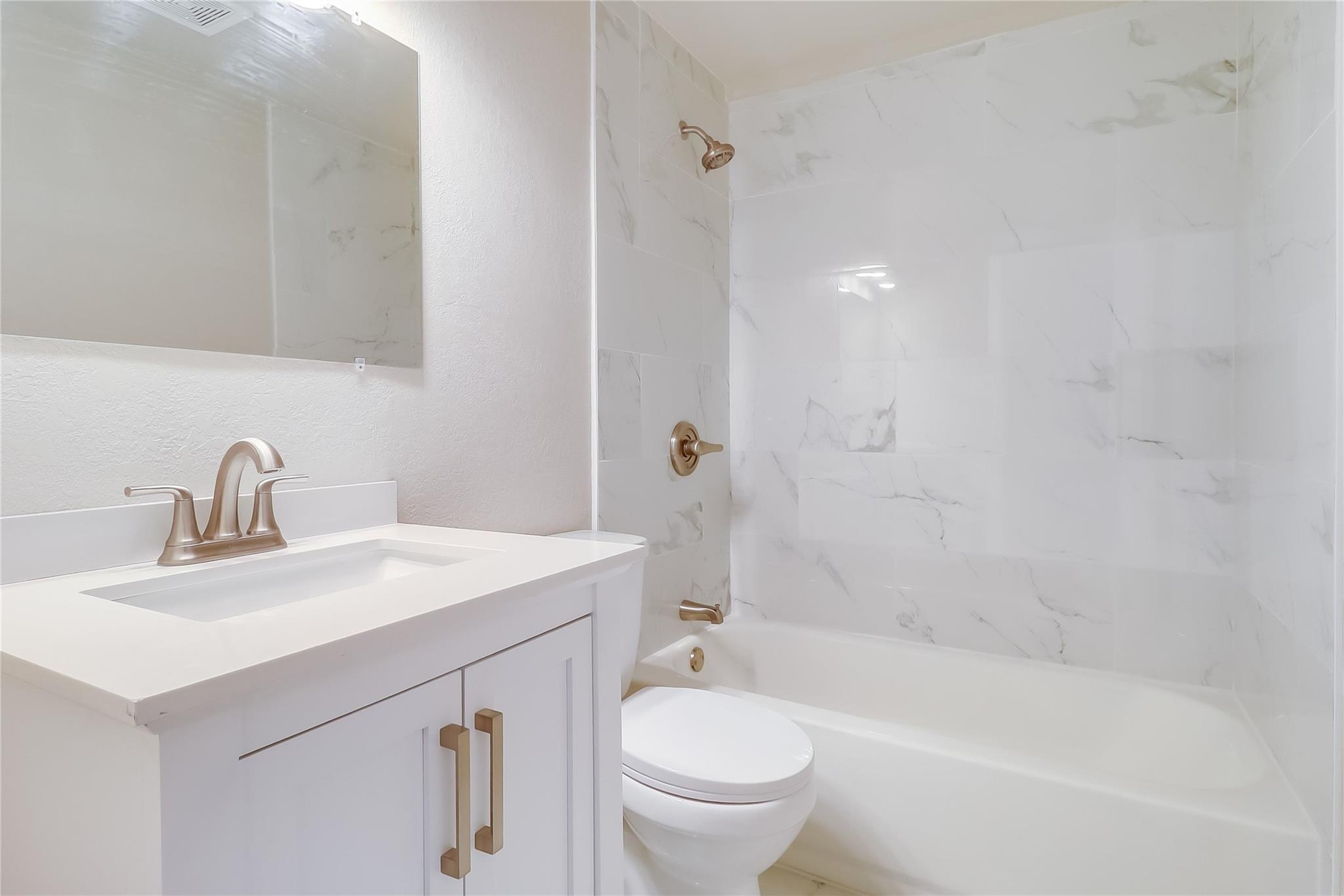 5918 Lago Vista Way #d33 Property Photo 17