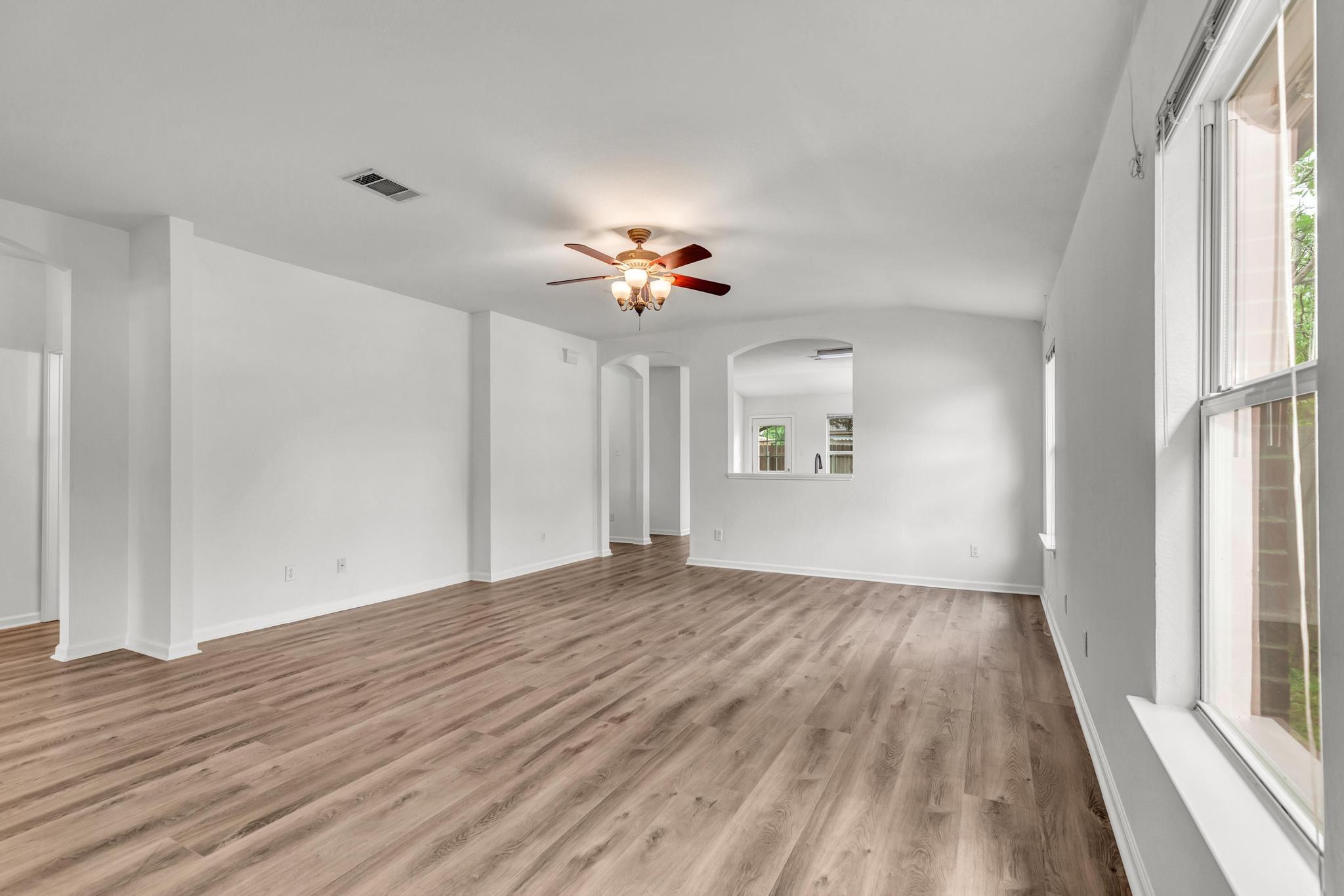609 Golden Gate Dr Property Photo 8