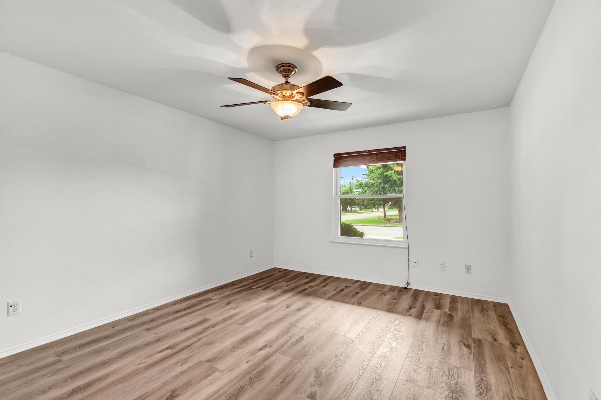 609 Golden Gate Dr Property Photo 10