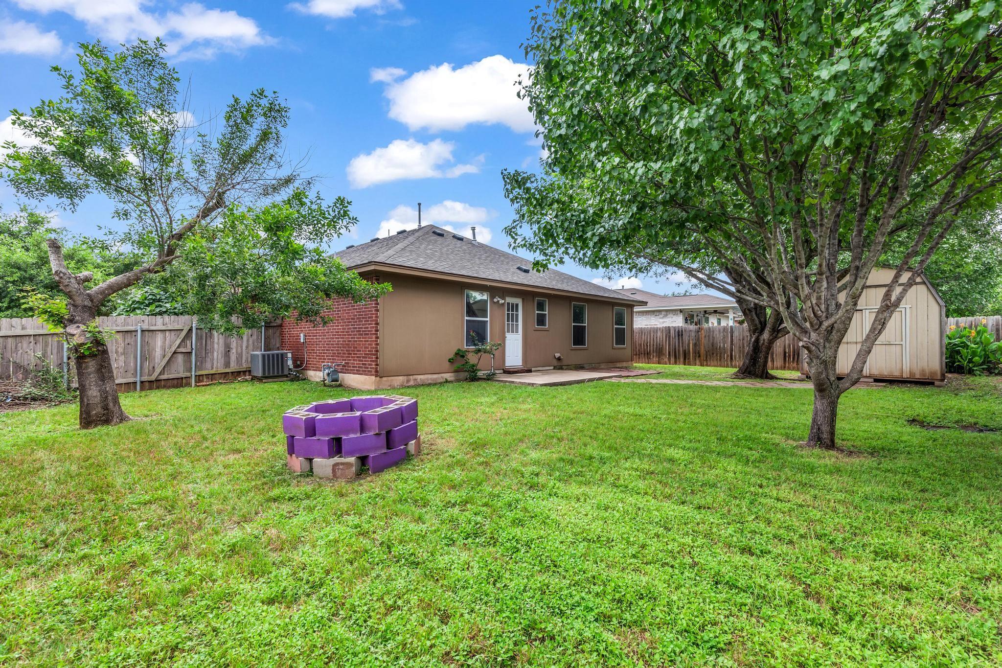609 Golden Gate Dr Property Photo 13