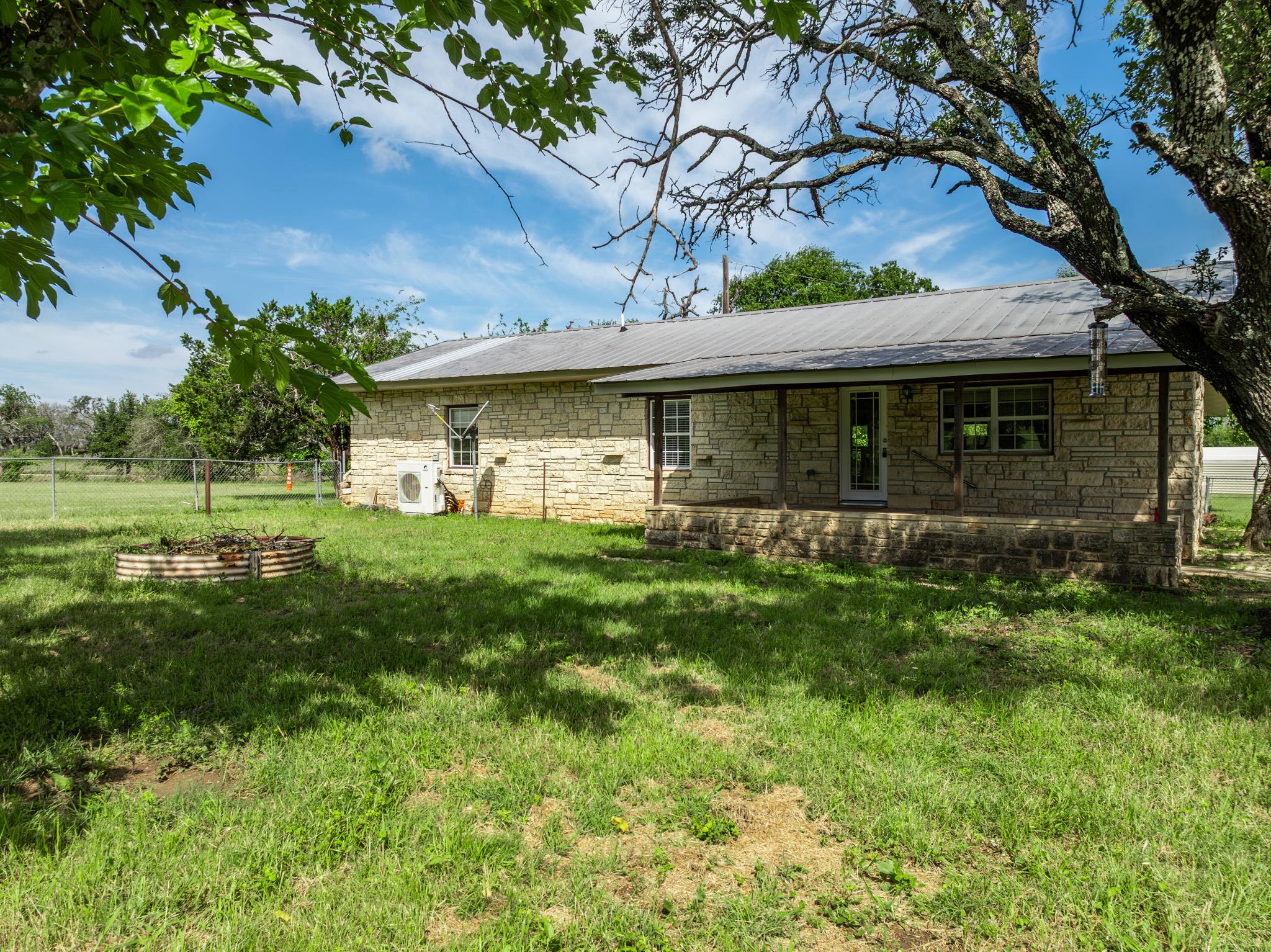 199 Apache Springs Rd Property Photo 2
