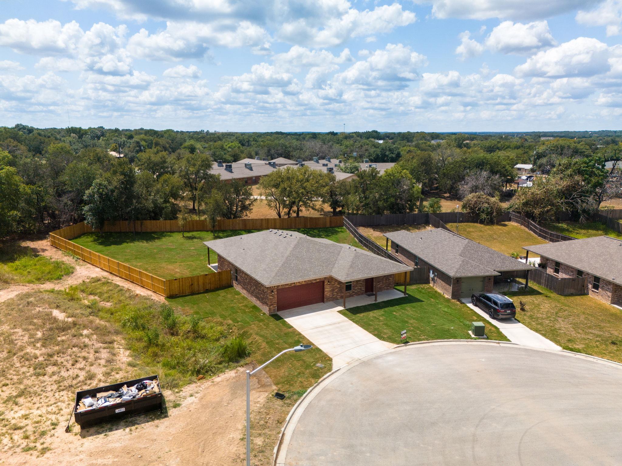 828 Elijah Ln Property Photo