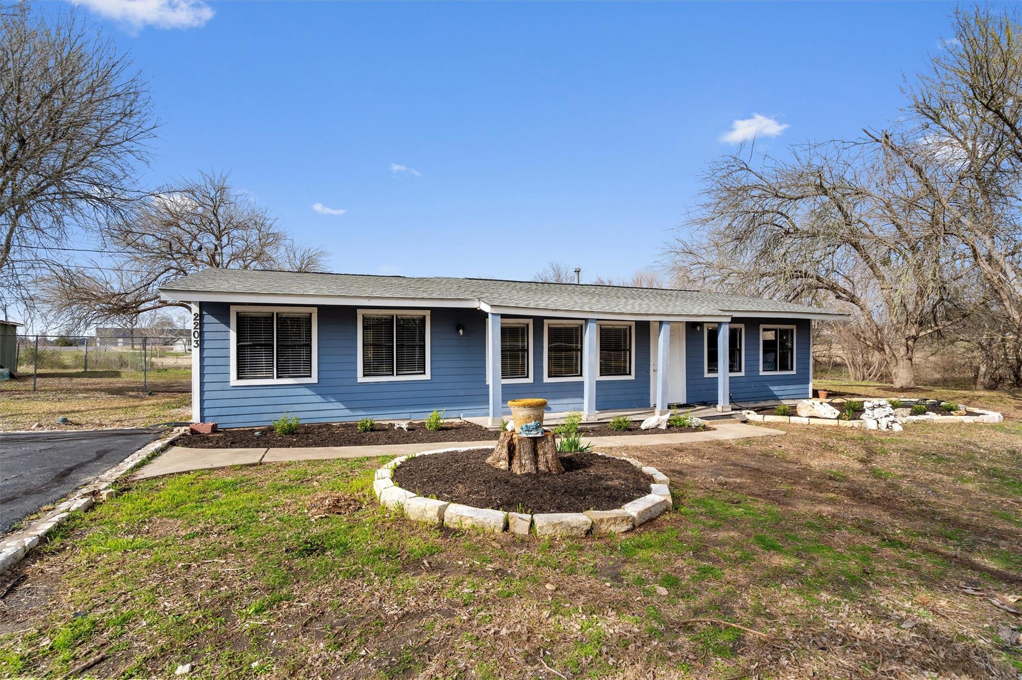 2203 Windy Hill Rd Property Photo 2