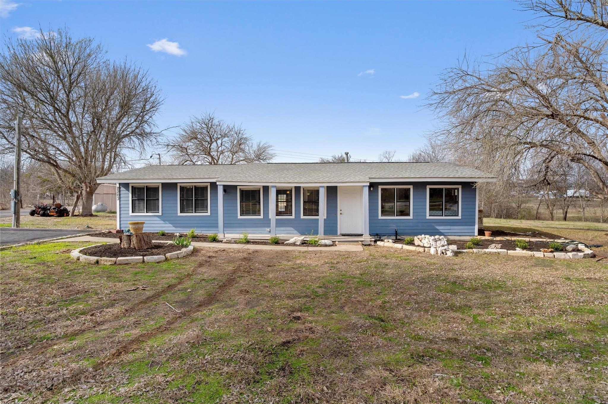 2203 Windy Hill Rd Property Photo 3
