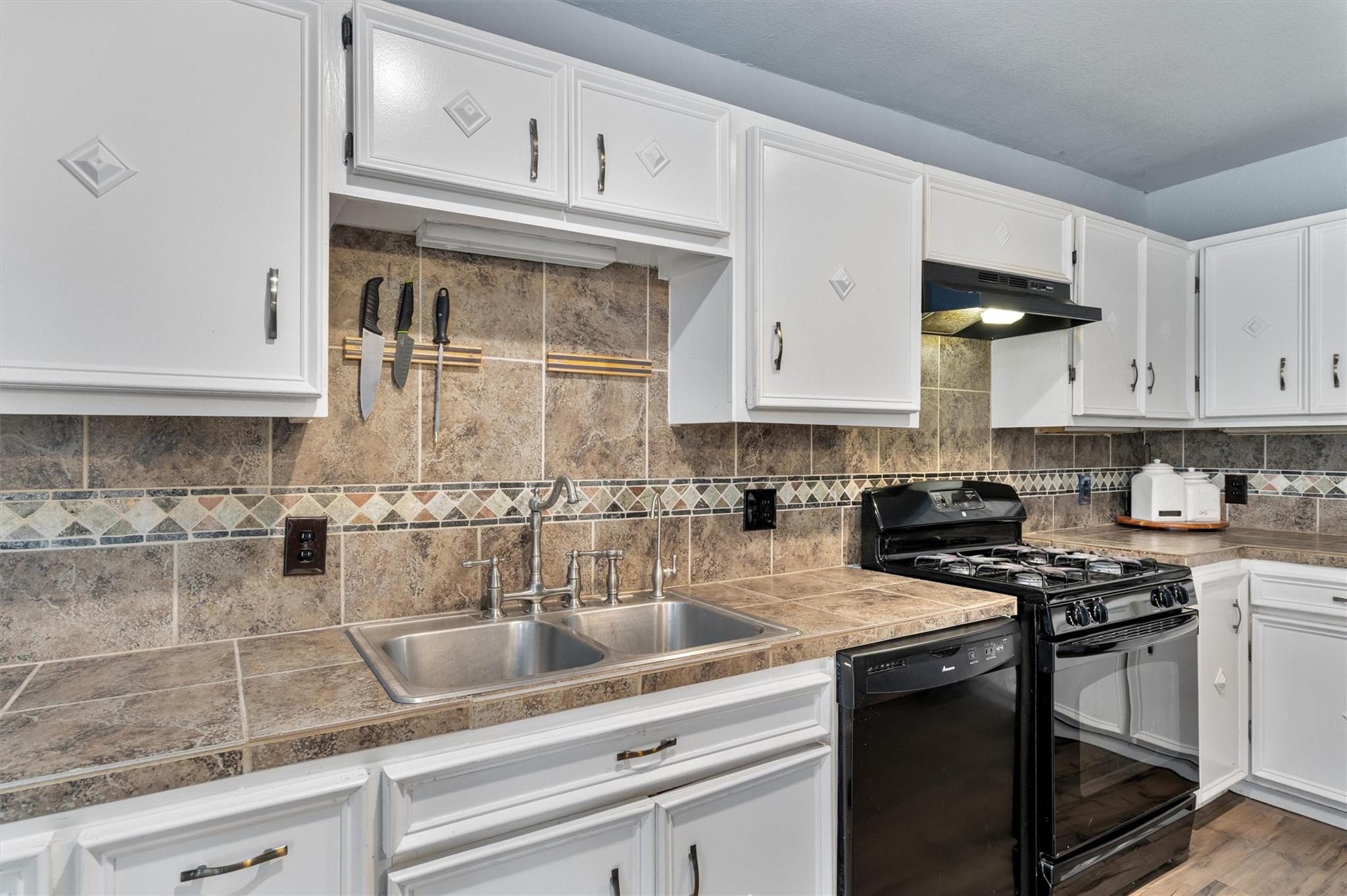 2203 Windy Hill Rd Property Photo 15