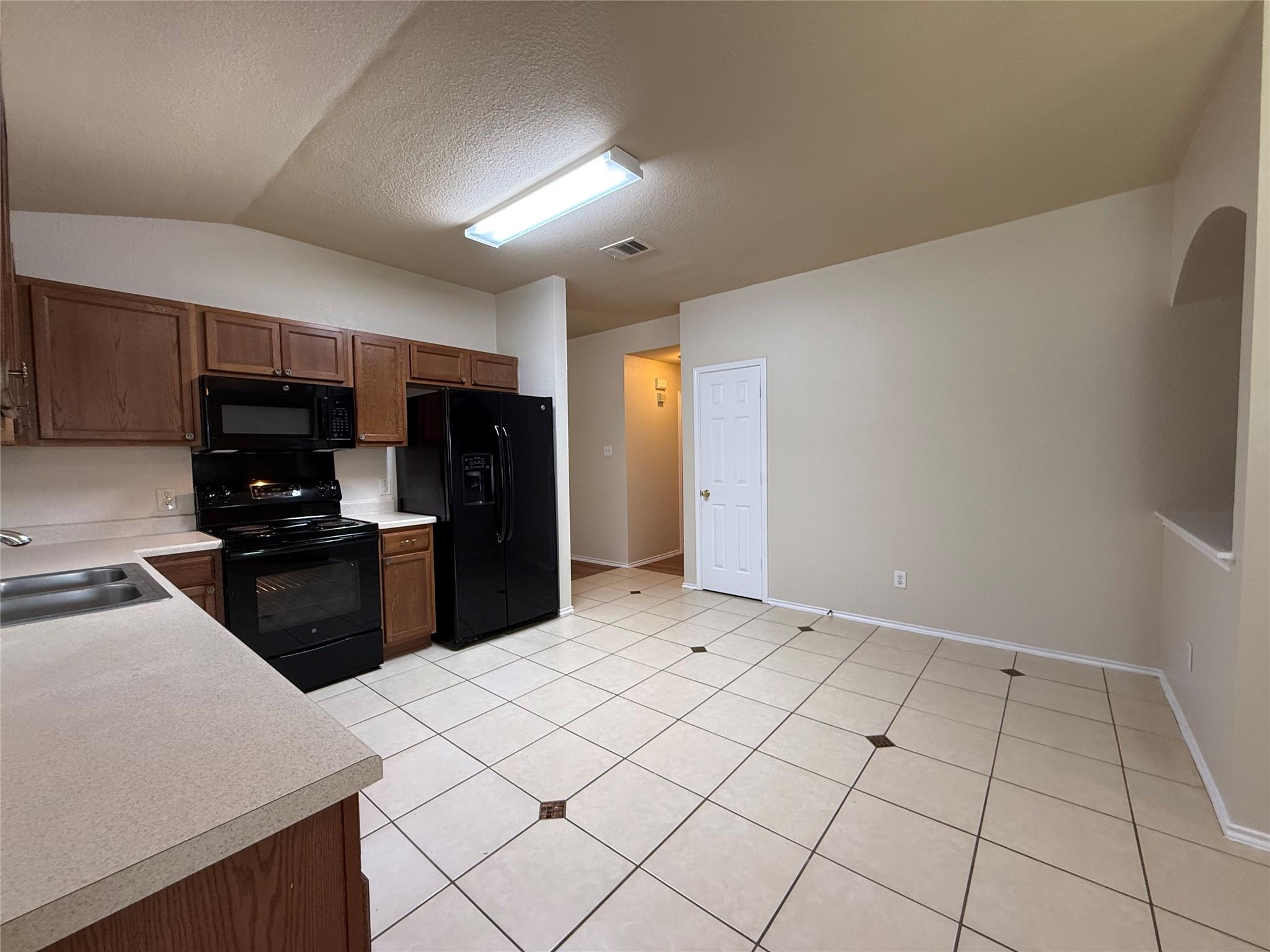 228 Altamont St Property Photo 6