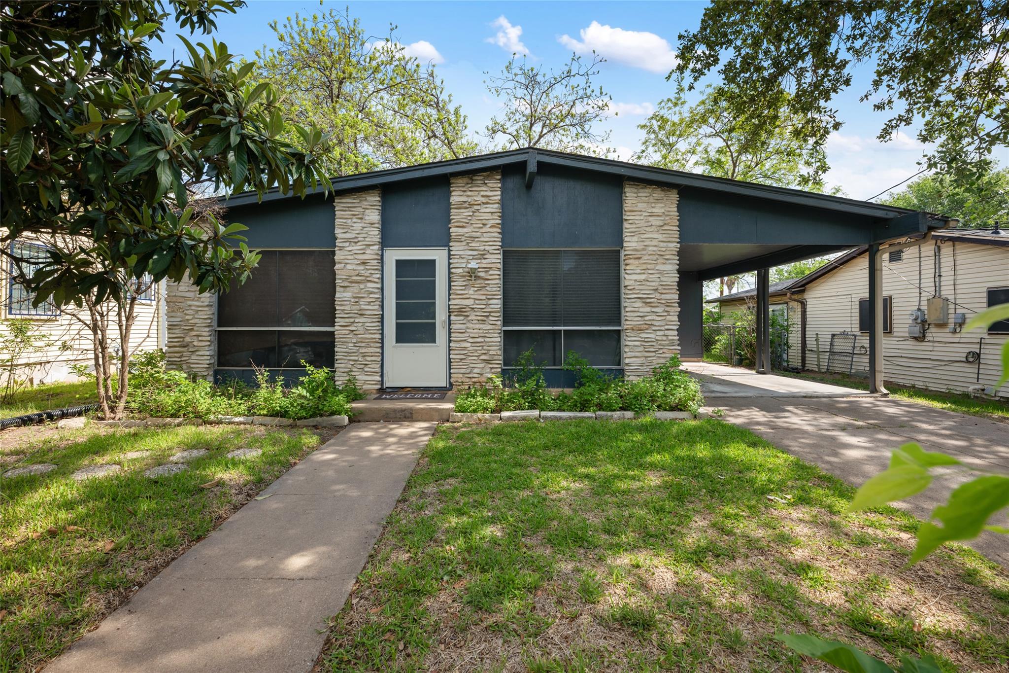 4704 Oak Cliff Dr Property Photo 1