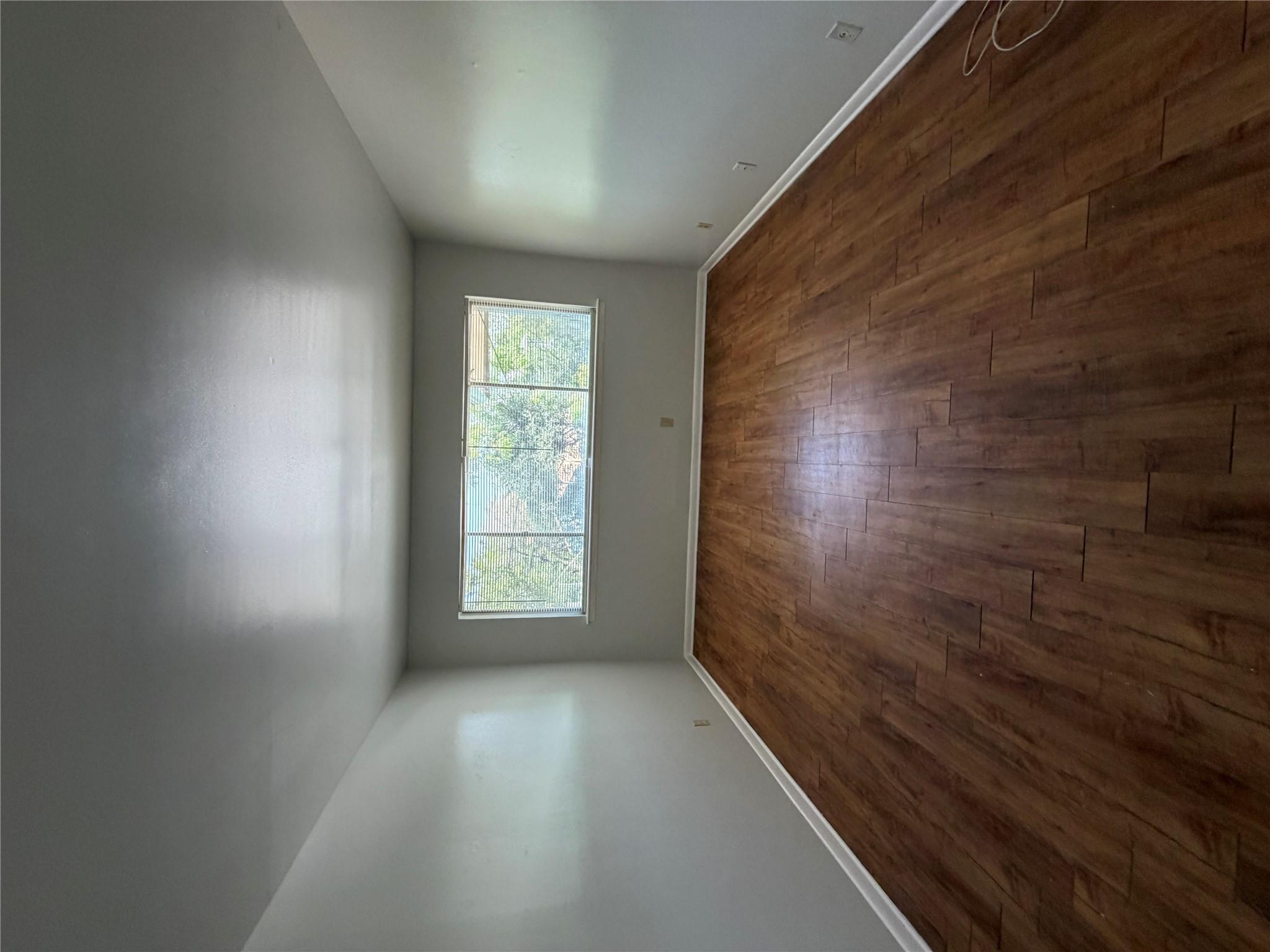 1212 W 13th St #j Property Photo 3