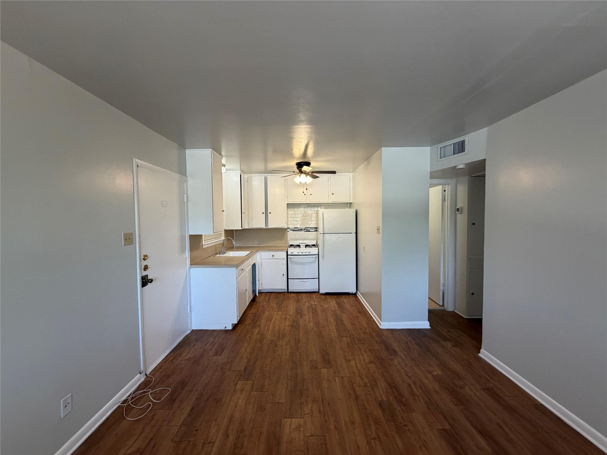 1212 W 13th St #j Property Photo 4