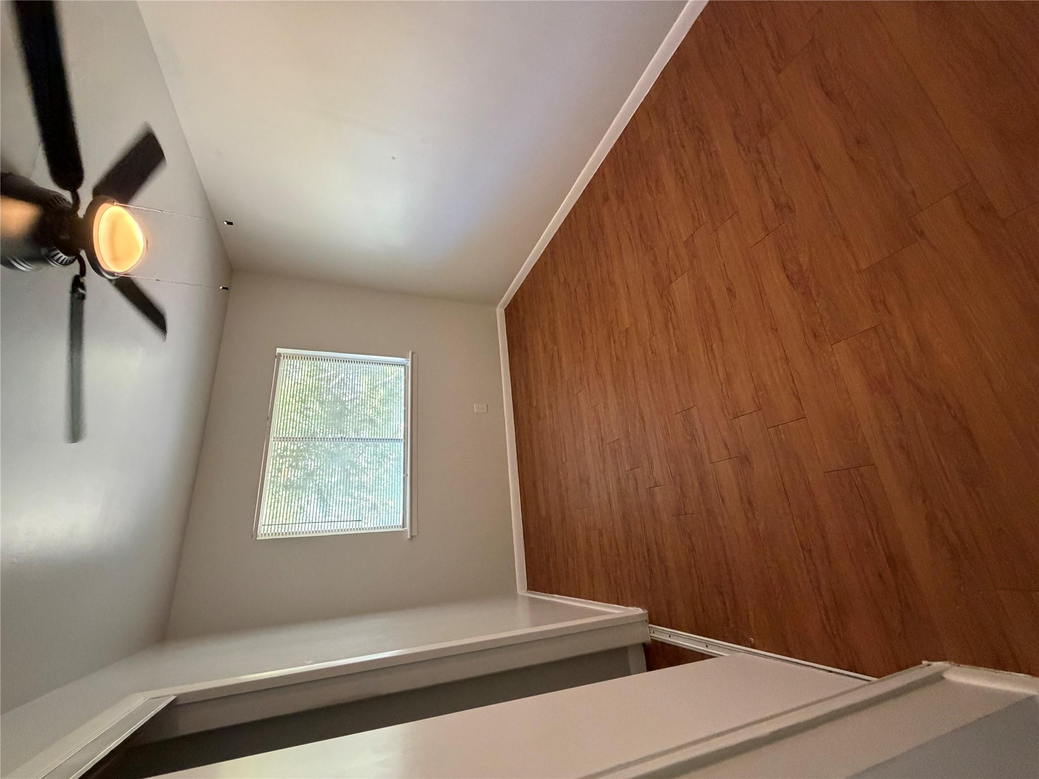 1212 W 13th St #j Property Photo 8