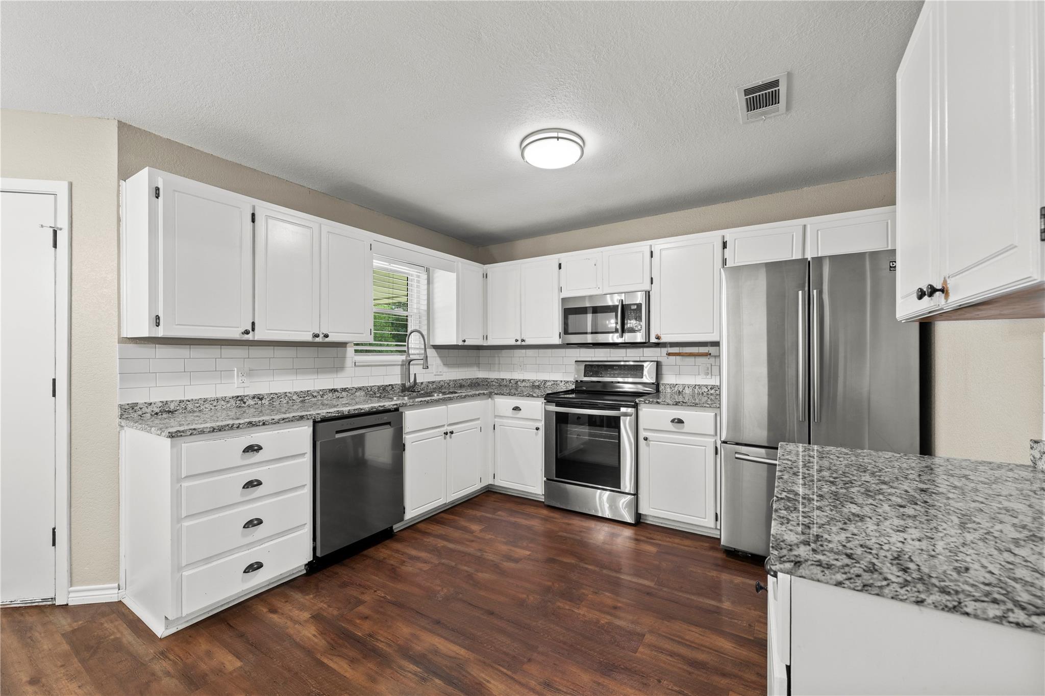 8827 E Highway 190 None E Property Photo 29