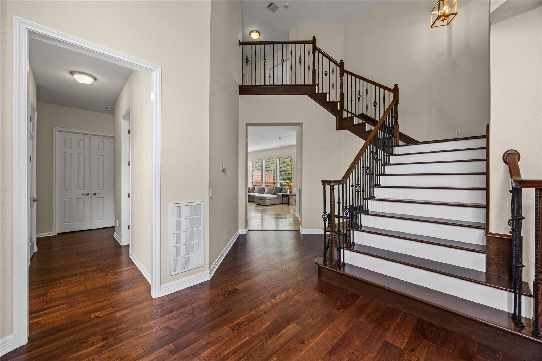 10648 Bramblecrest Dr Property Photo 3