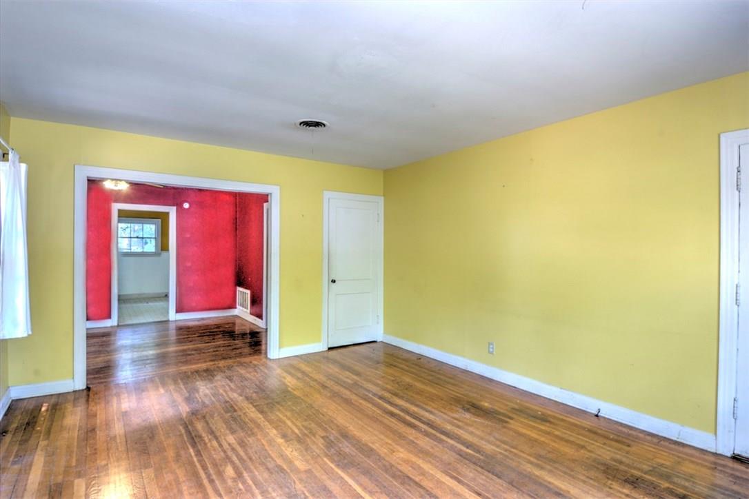 1004 E 38 1/2 St Property Photo 3