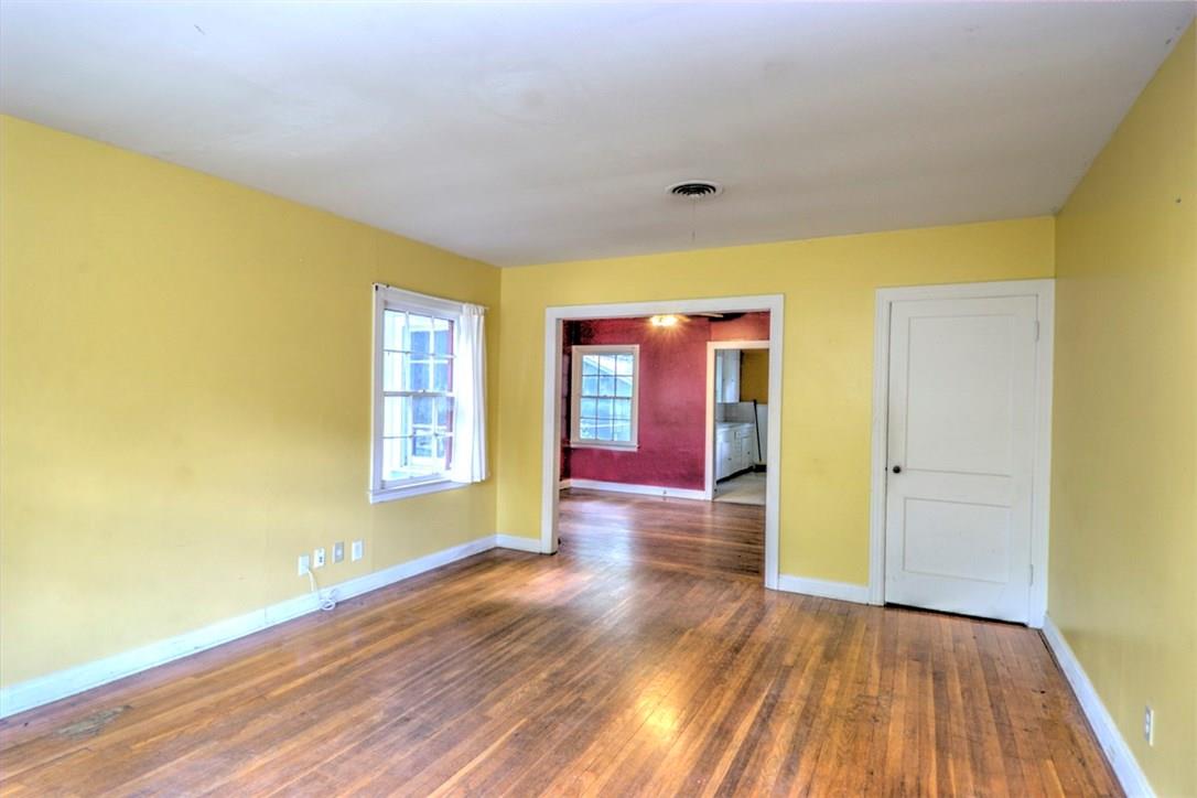 1004 E 38 1/2 St Property Photo 4