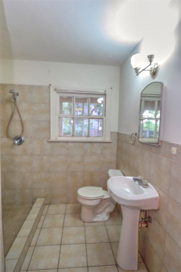 1004 E 38 1/2 St Property Photo 8