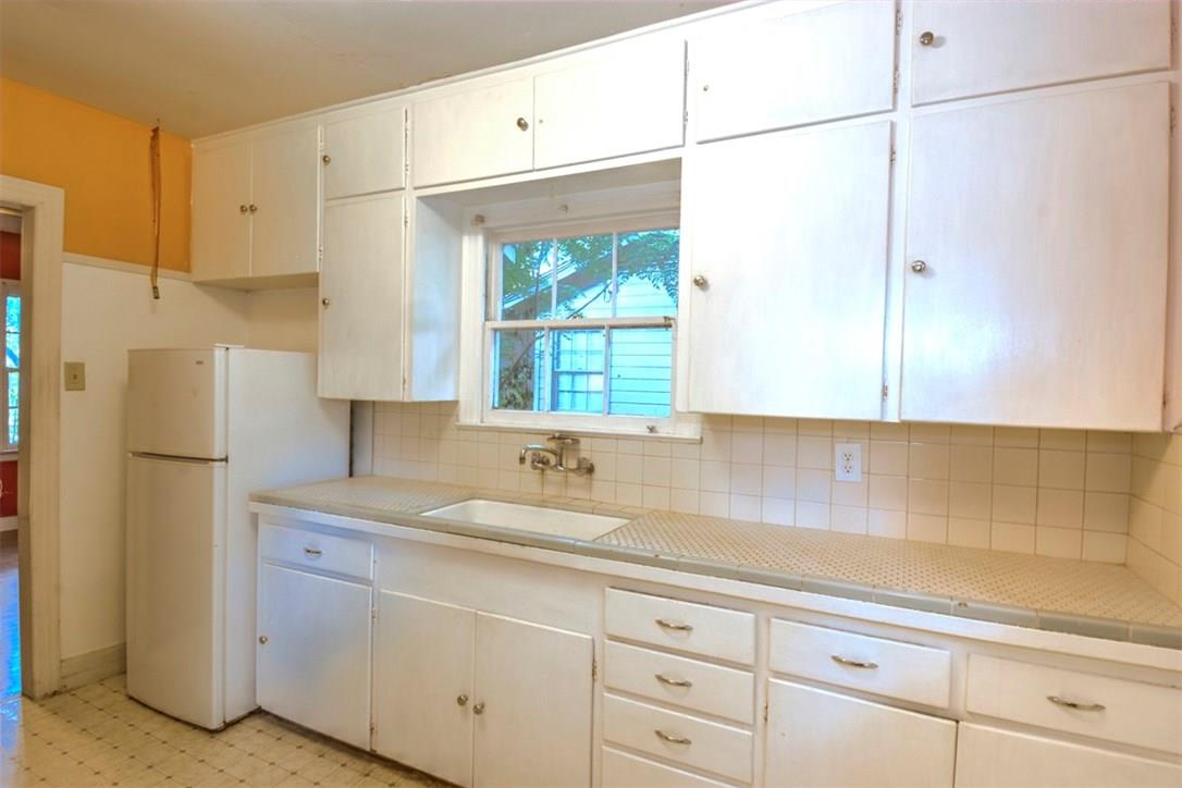 1004 E 38 1/2 St Property Photo 11
