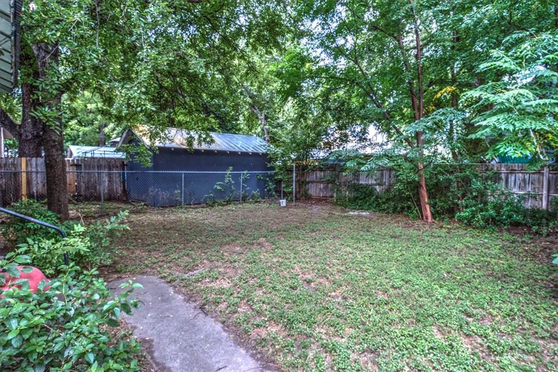 1004 E 38 1/2 St Property Photo 12