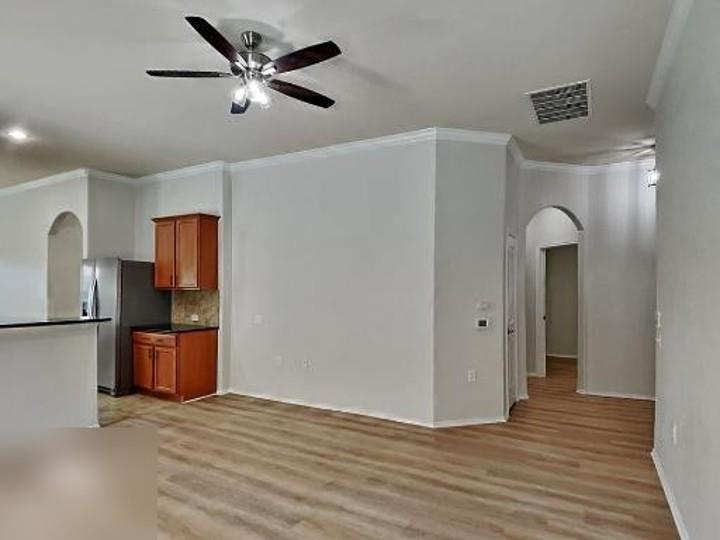 5833 Zachary Scott St Property Photo 4