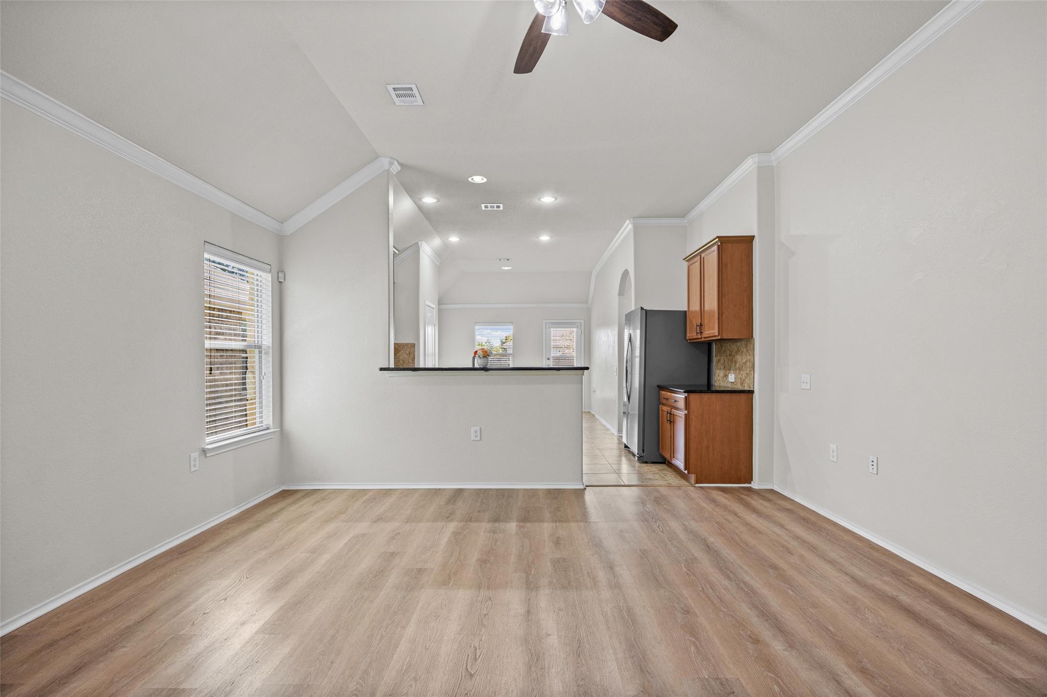5833 Zachary Scott St Property Photo 5